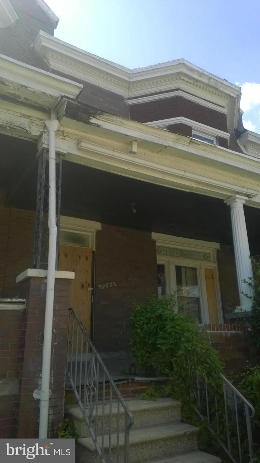 3 bedroom 1 bath with full basement.  PENDING SIGNATURES ON CONTRACT.