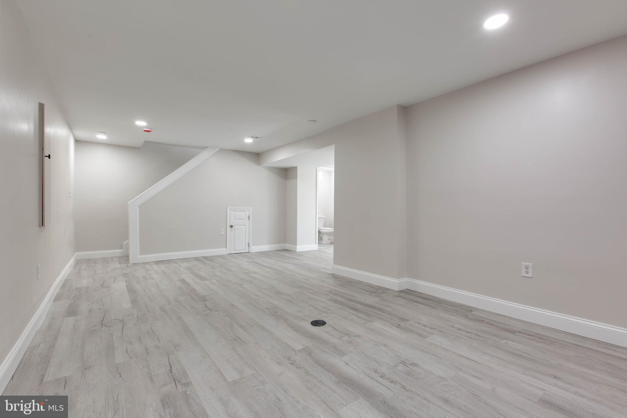 MERIDALE MEADOWS - Residential