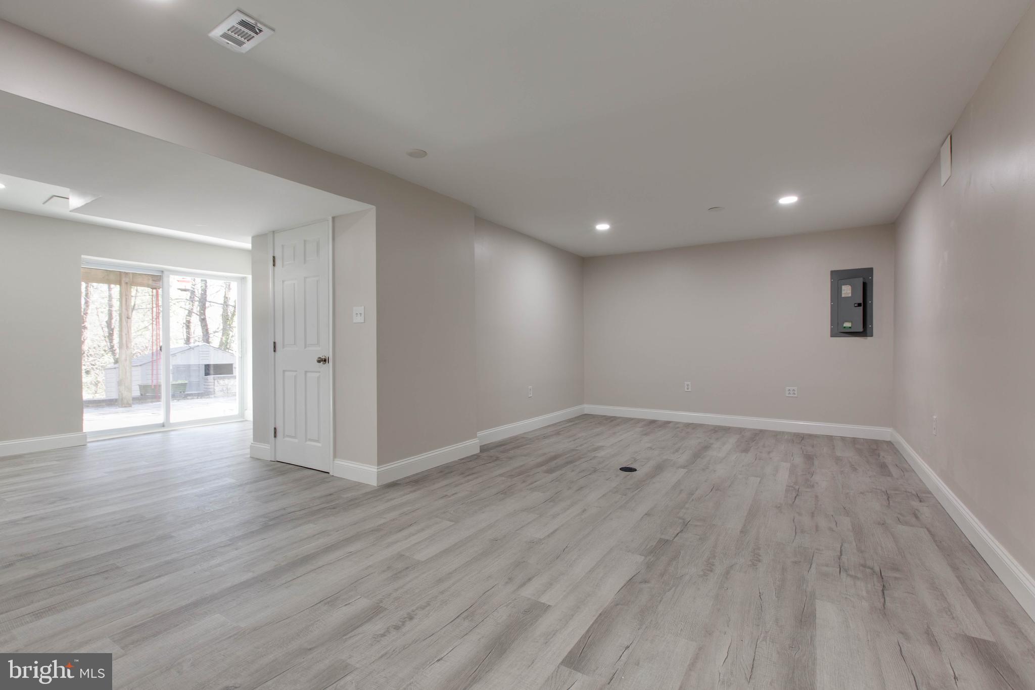 MERIDALE MEADOWS - Residential