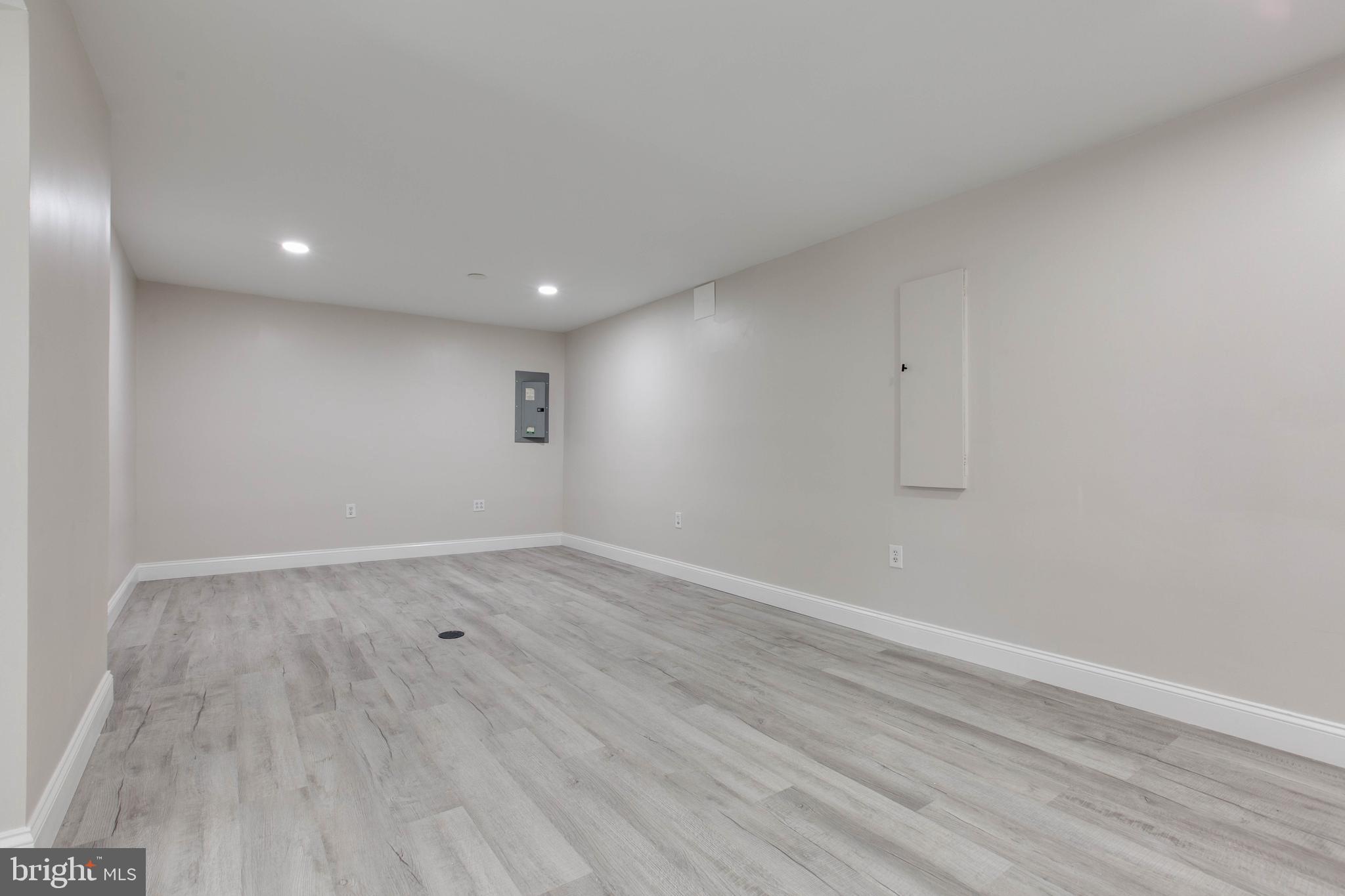 MERIDALE MEADOWS - Residential