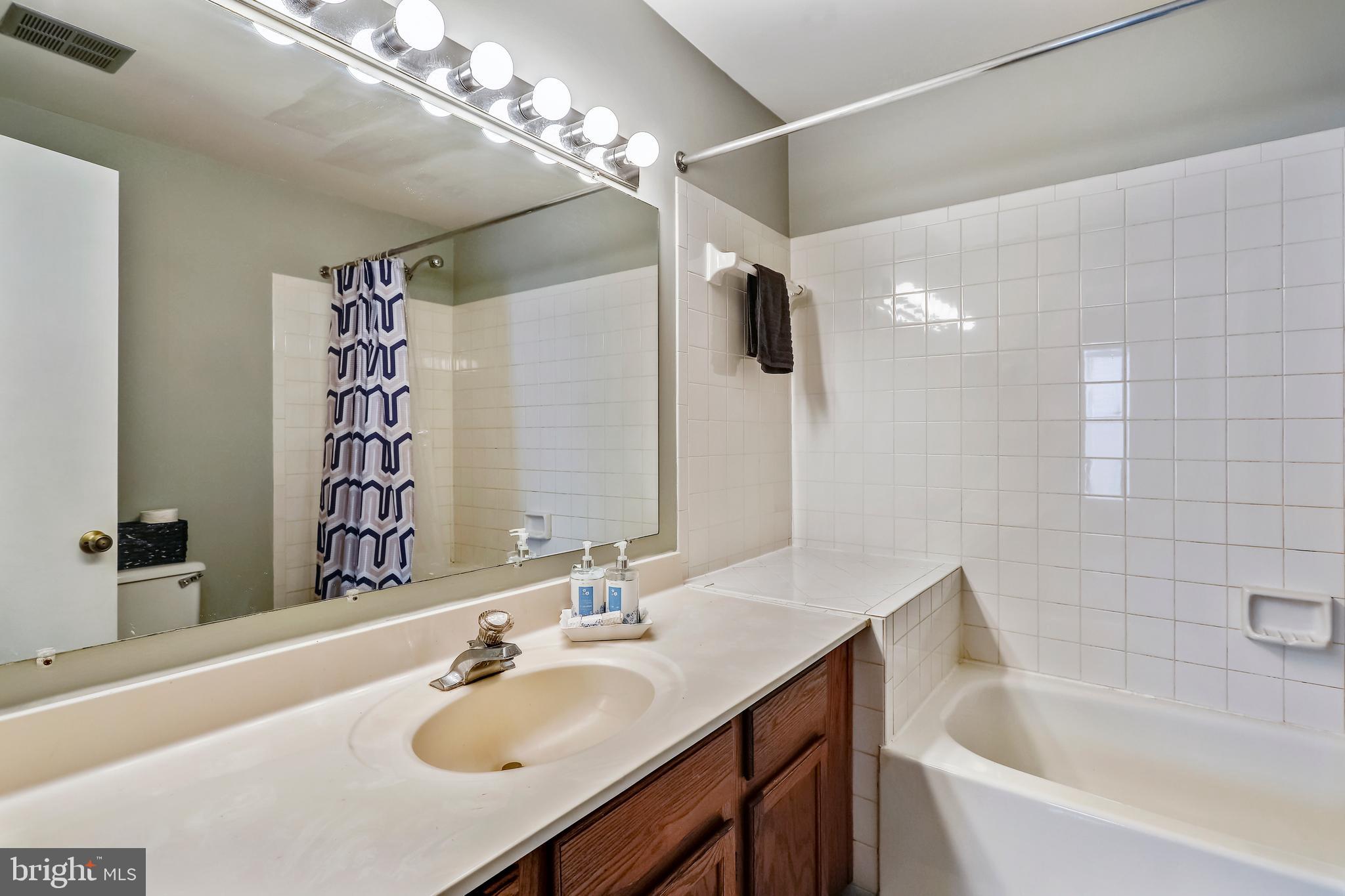 WILLIAMSBURG VILLAGE - Residential