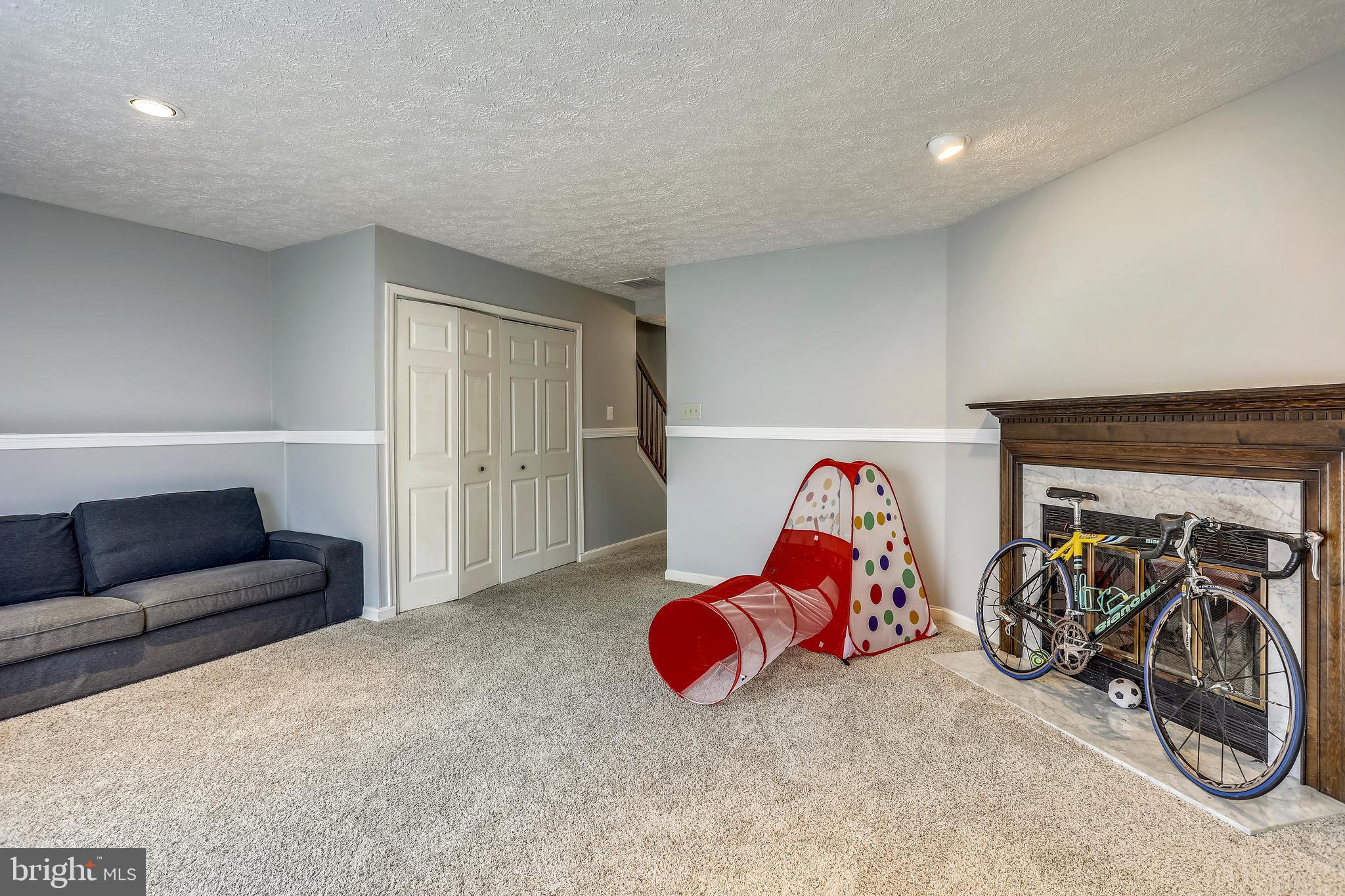 WILLIAMSBURG VILLAGE - Residential