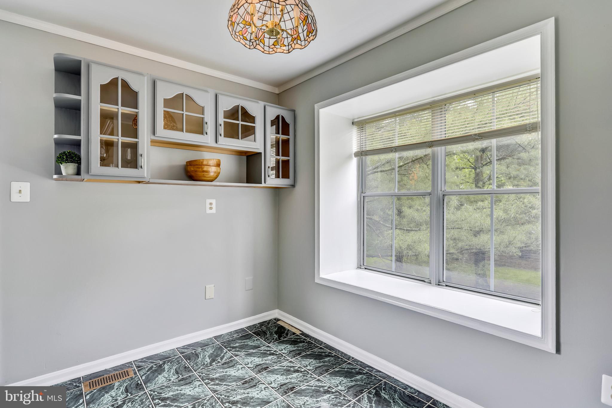 WILLIAMSBURG VILLAGE - Residential