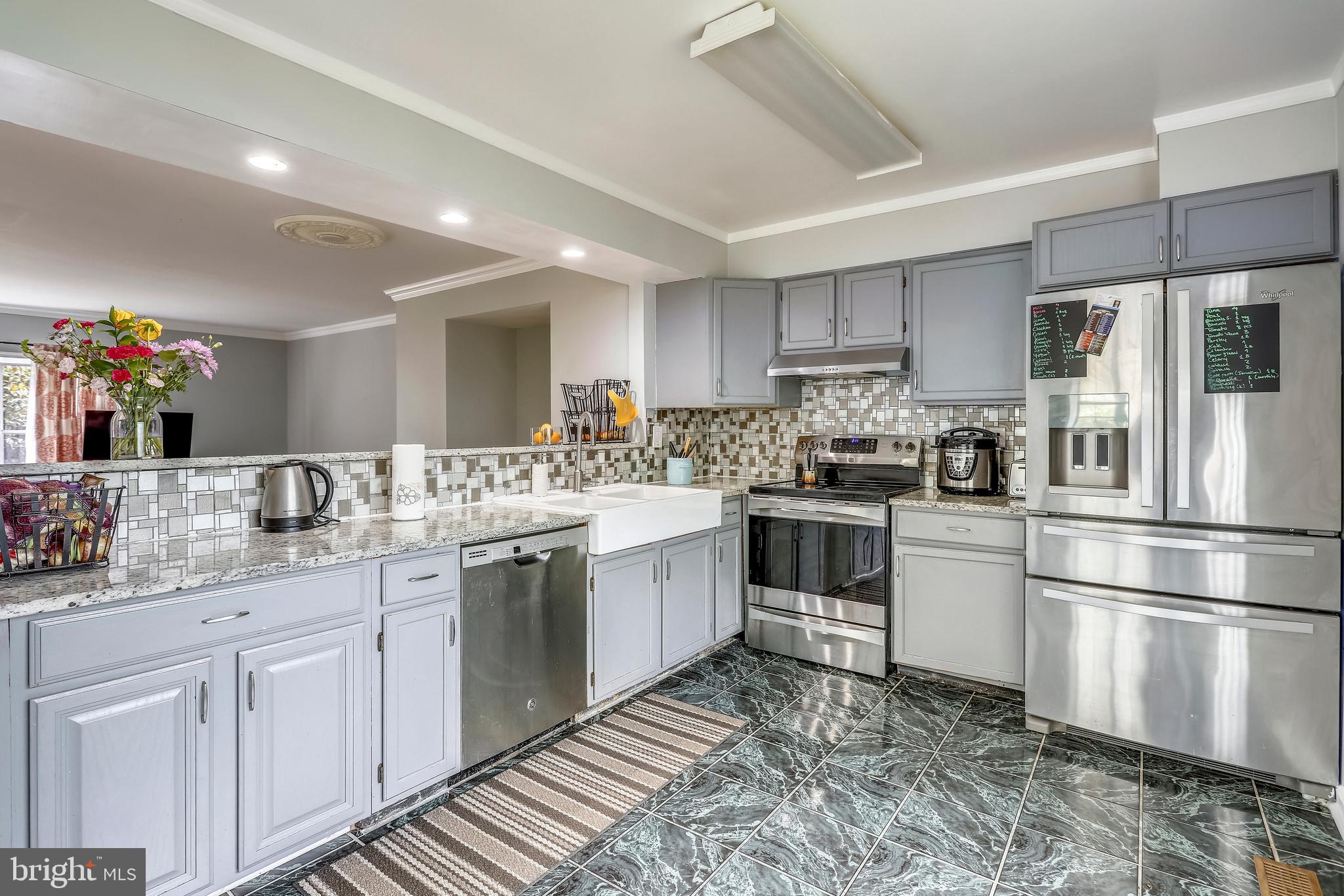 WILLIAMSBURG VILLAGE - Residential