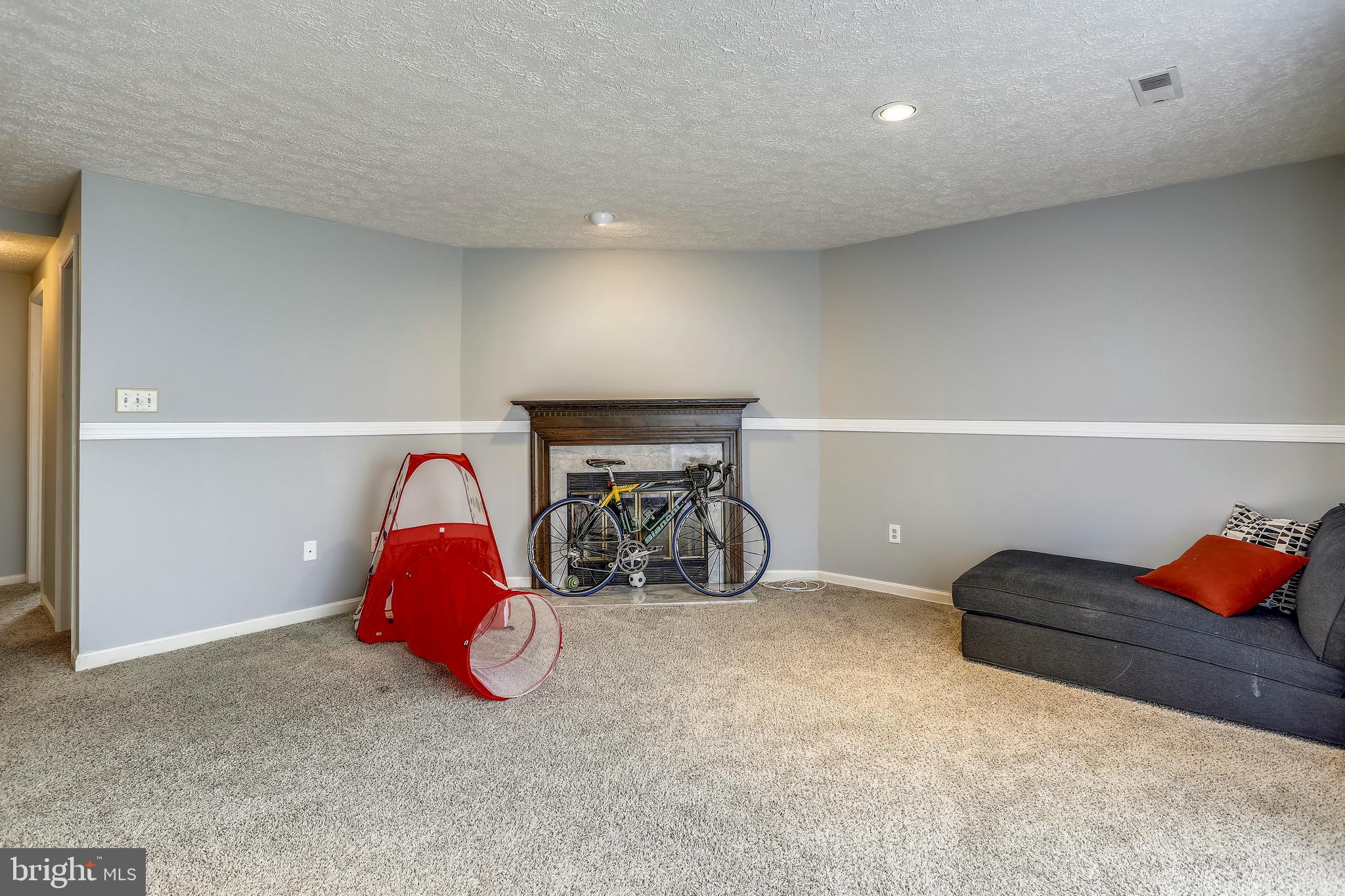 WILLIAMSBURG VILLAGE - Residential