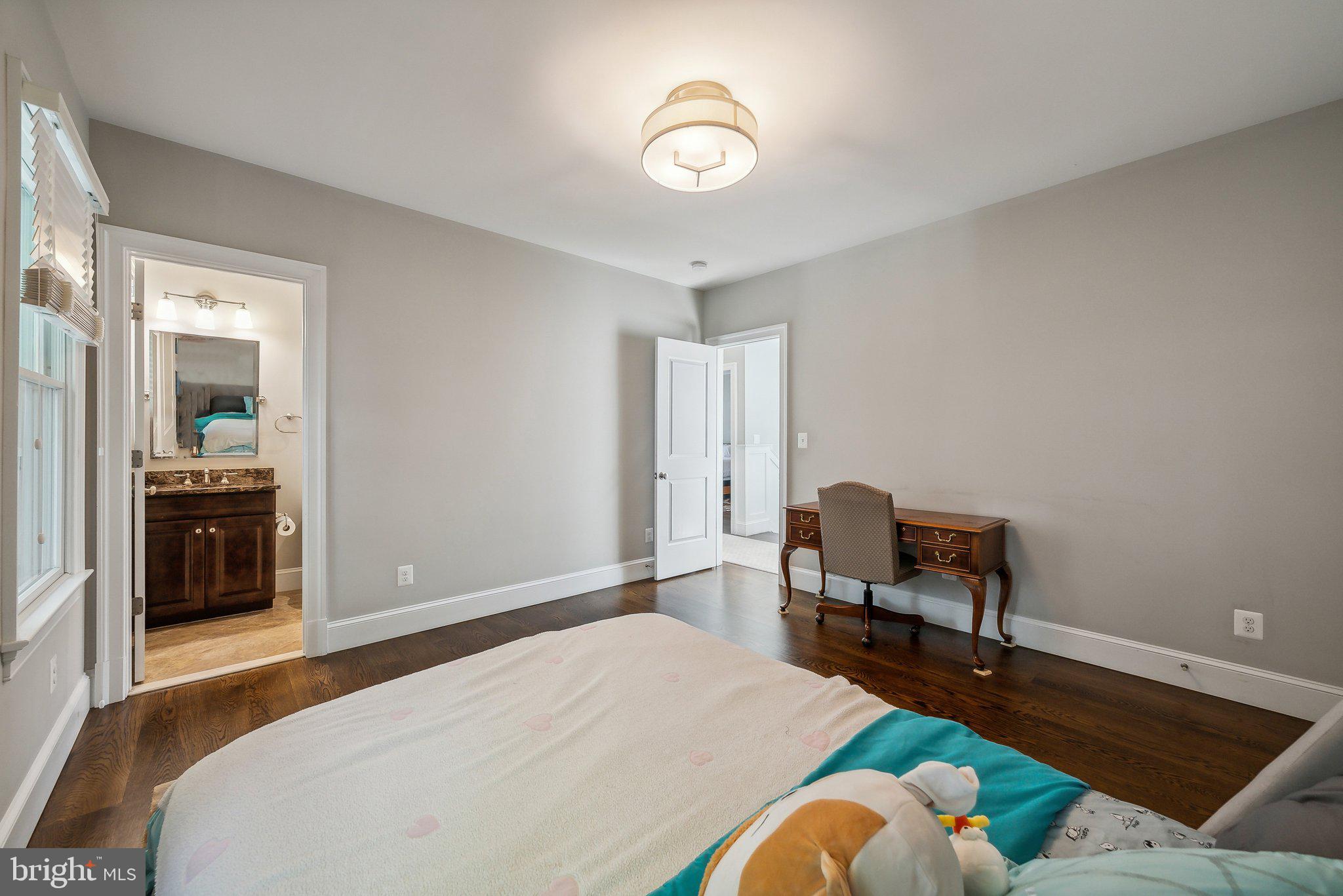 LYON VILLAGE - Residential