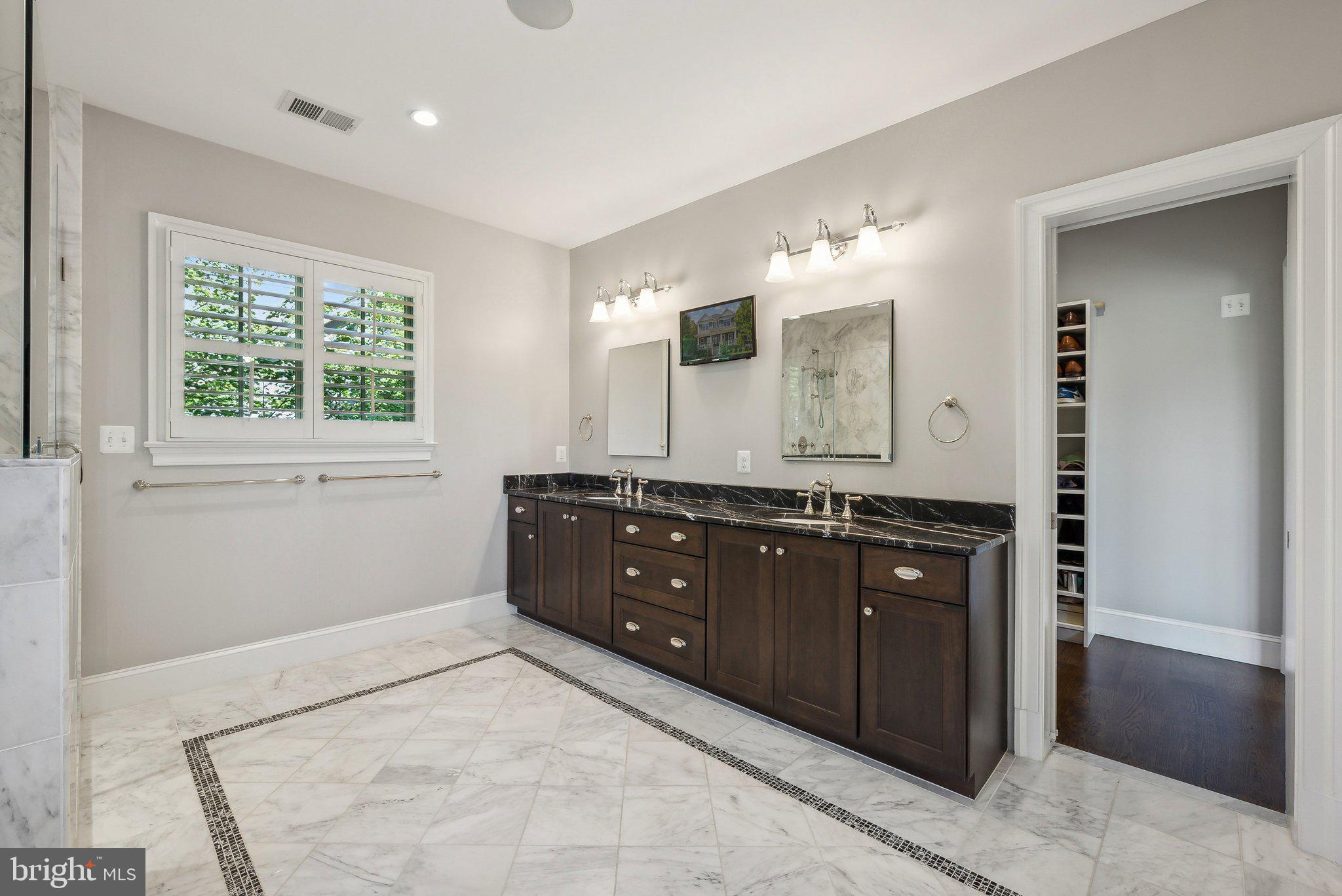 LYON VILLAGE - Residential