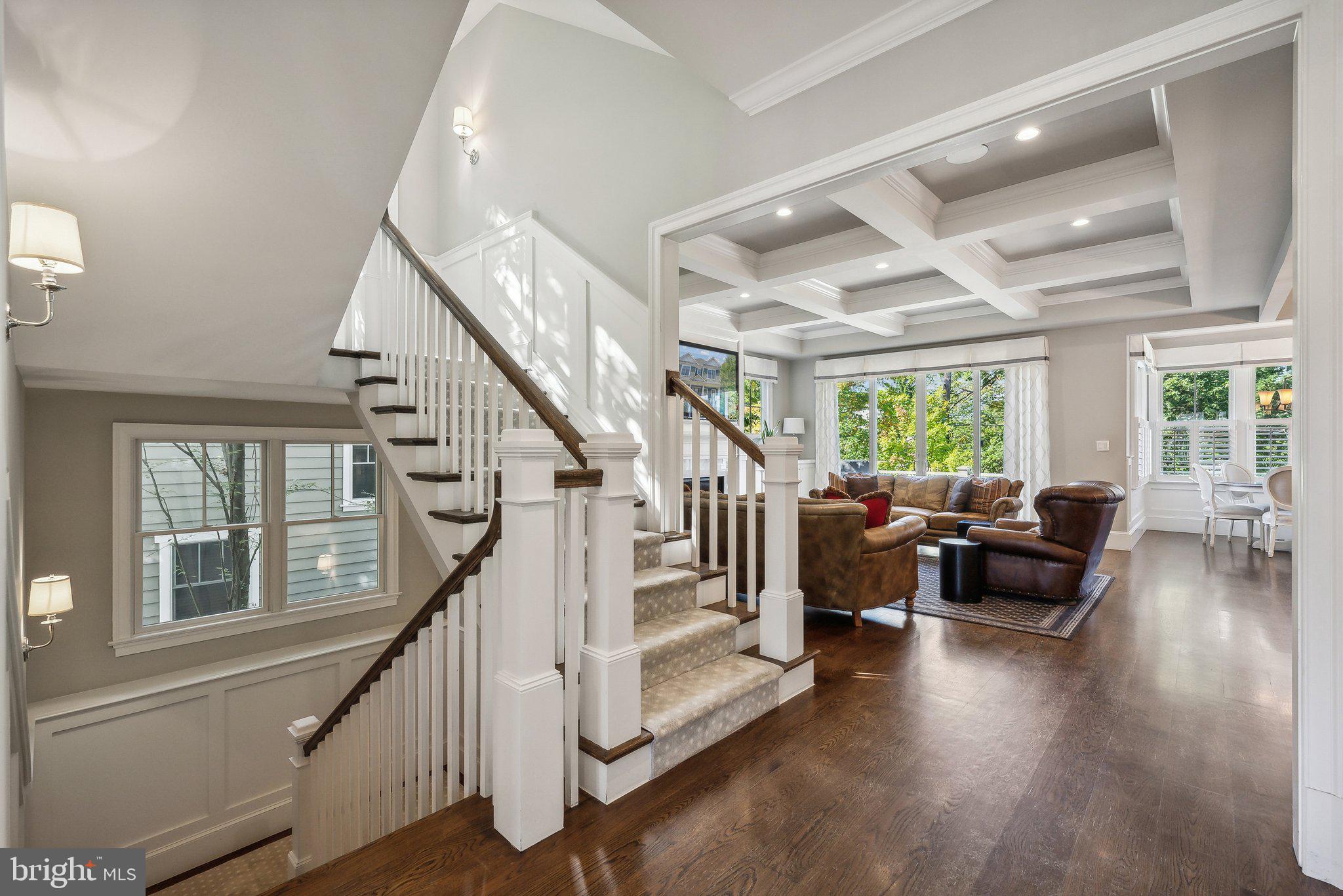 LYON VILLAGE - Residential