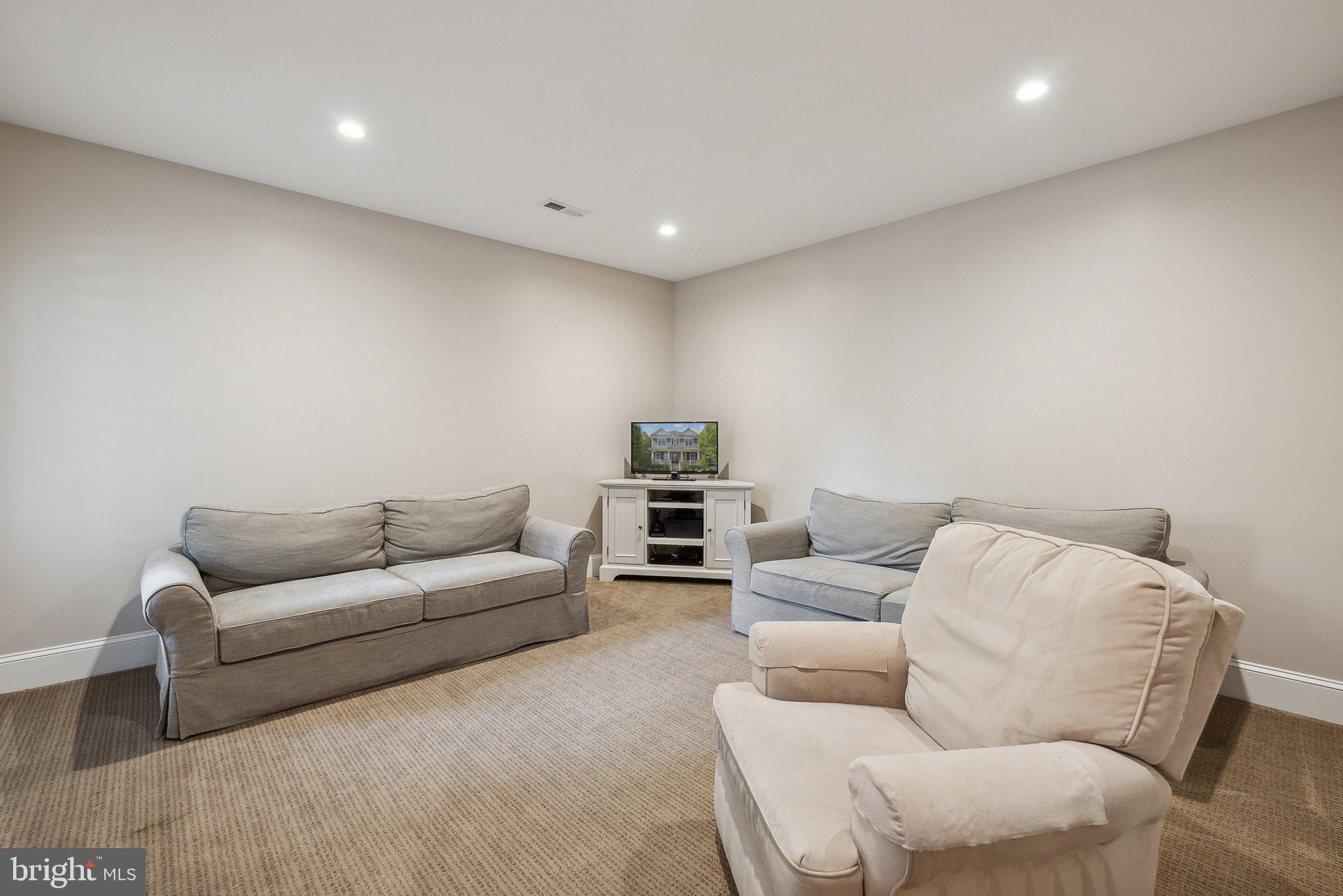 LYON VILLAGE - Residential