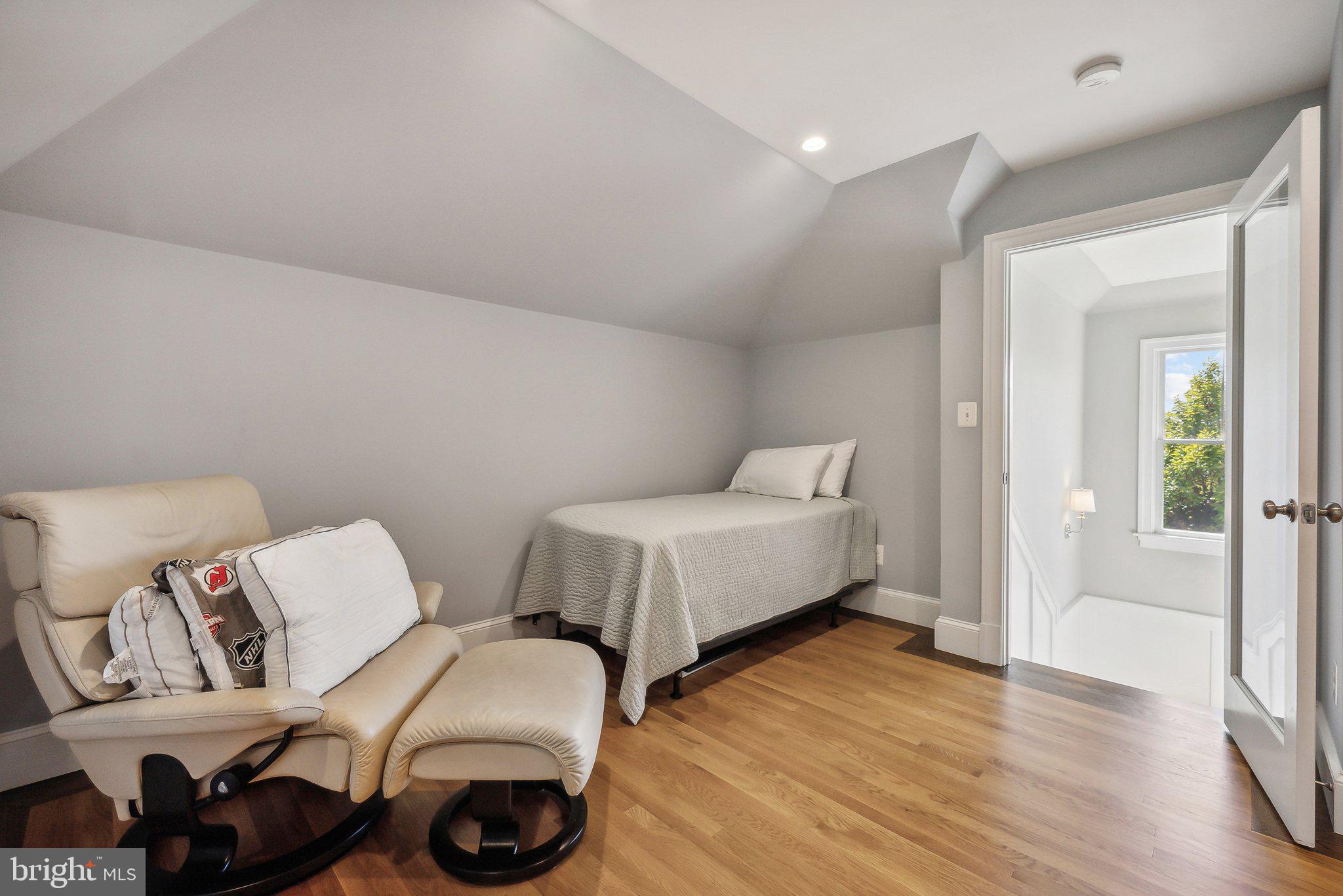 LYON VILLAGE - Residential