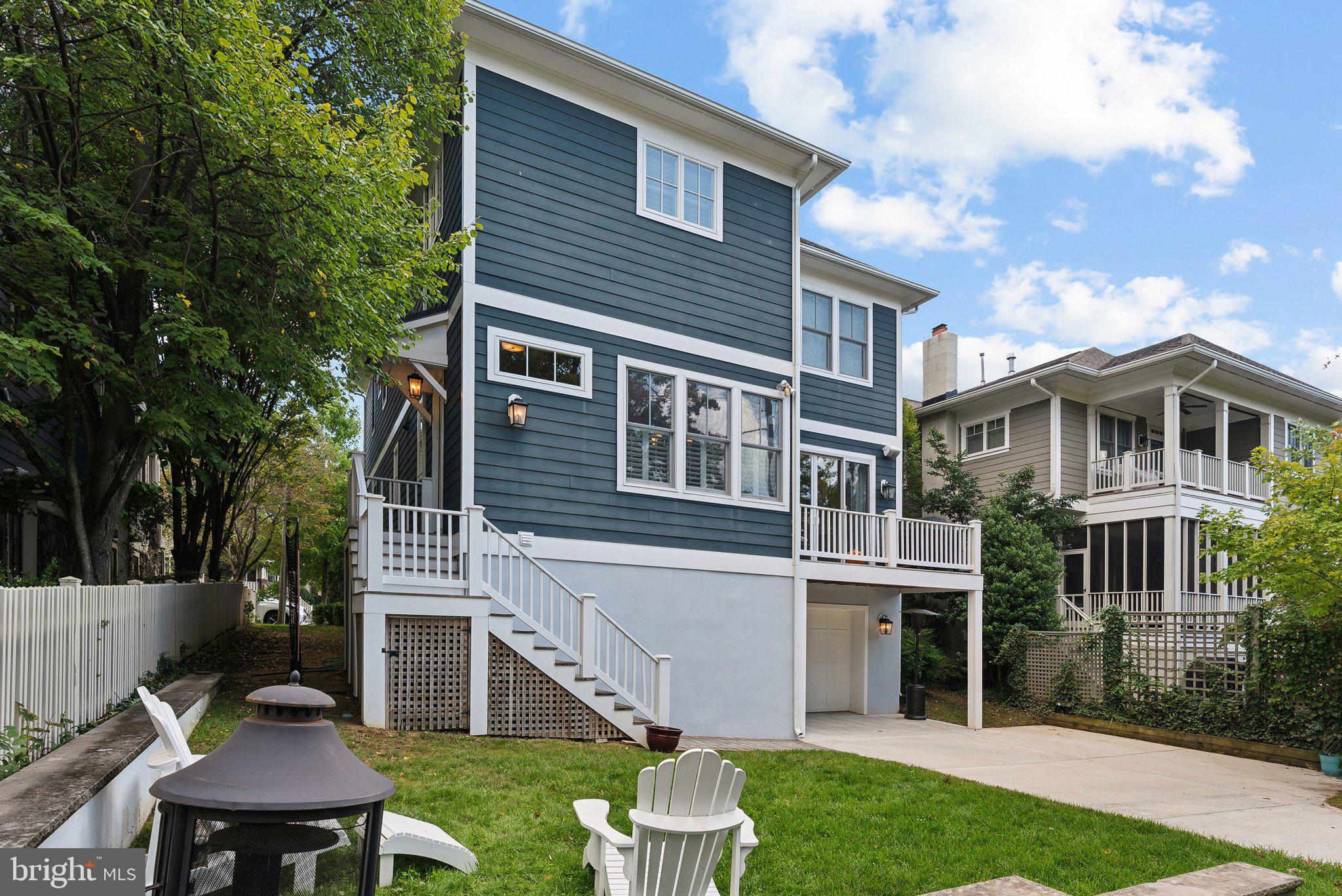 LYON VILLAGE - Residential