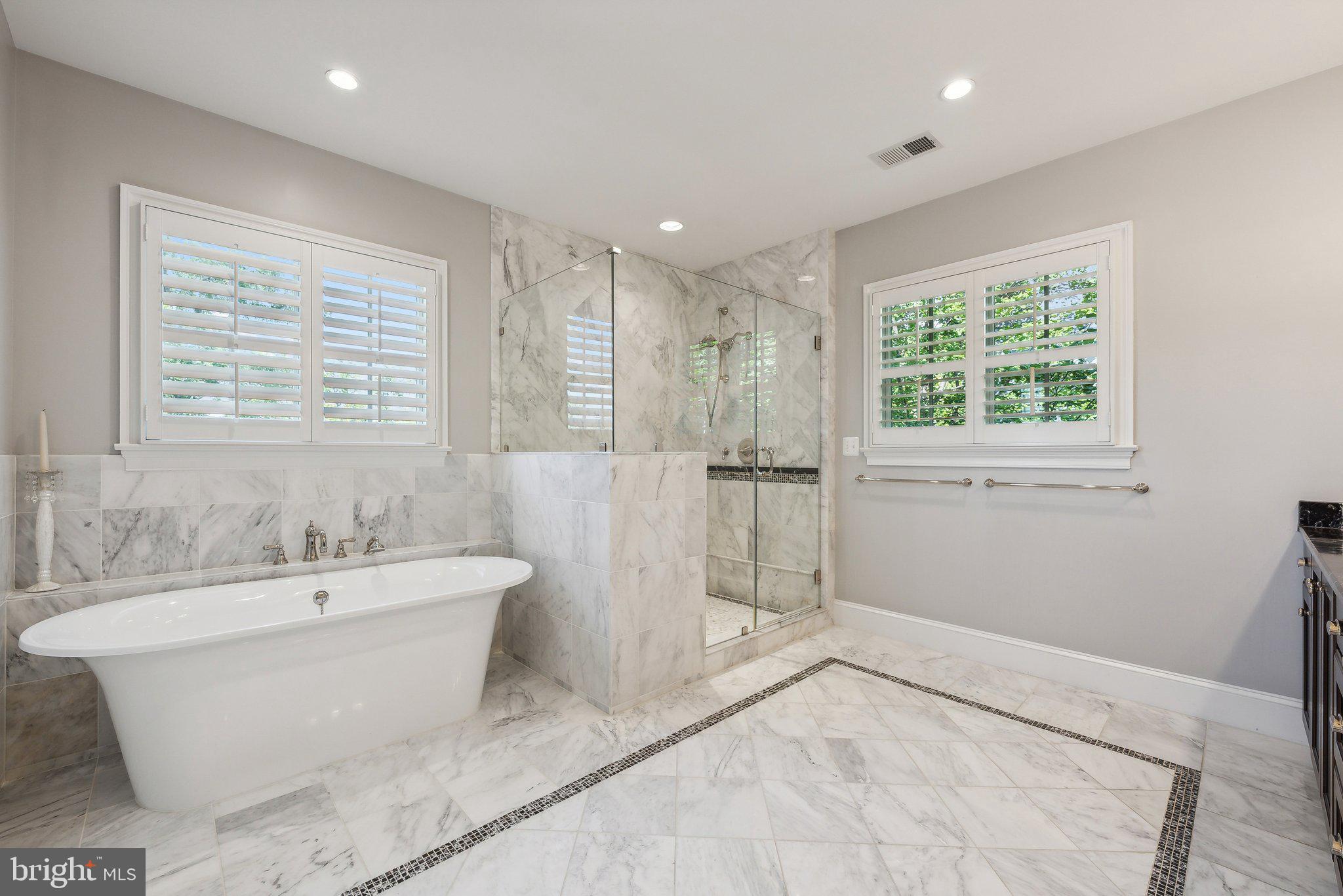 LYON VILLAGE - Residential