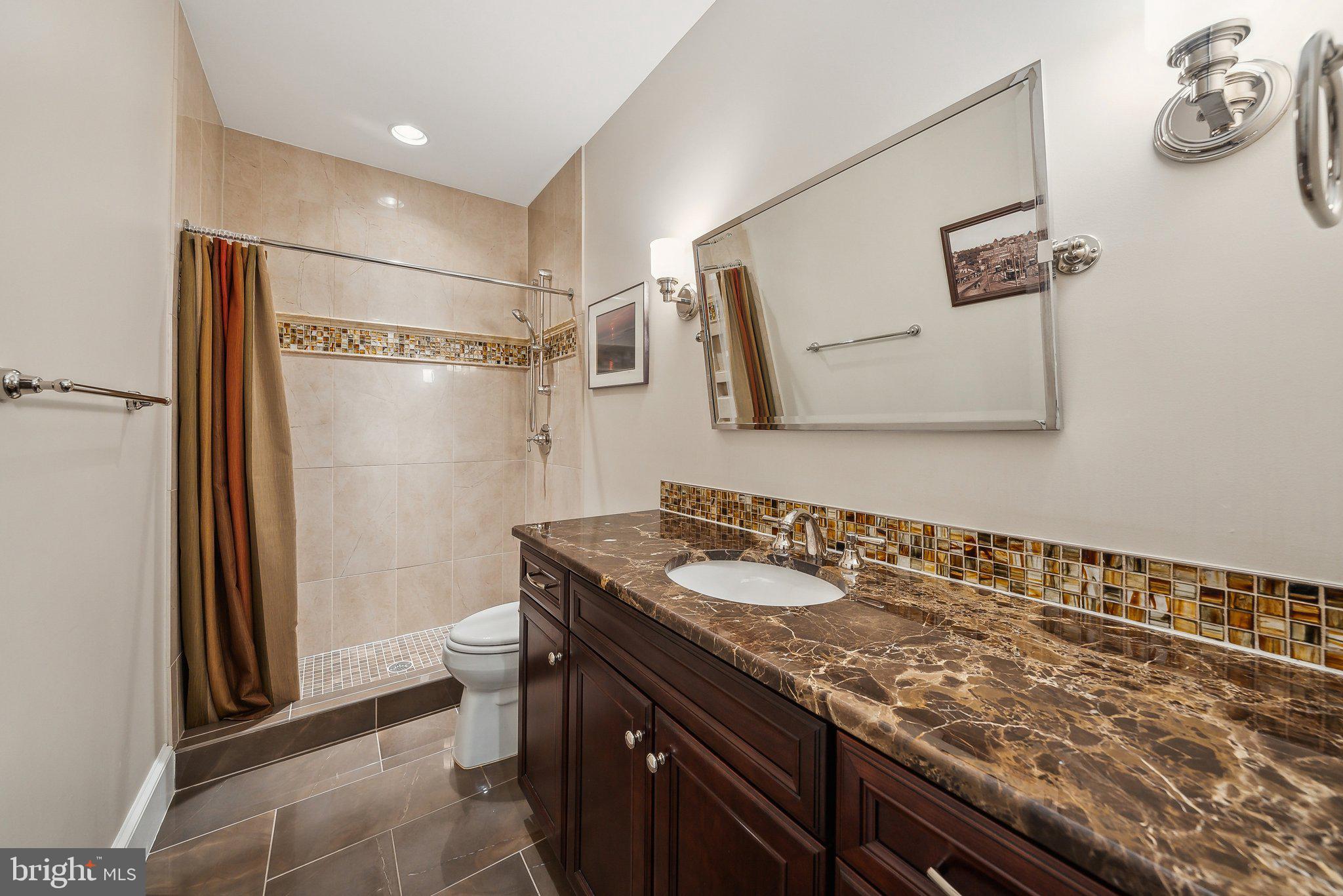 LYON VILLAGE - Residential