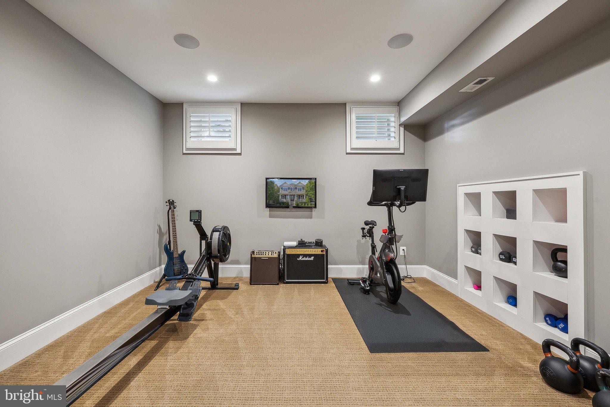 LYON VILLAGE - Residential