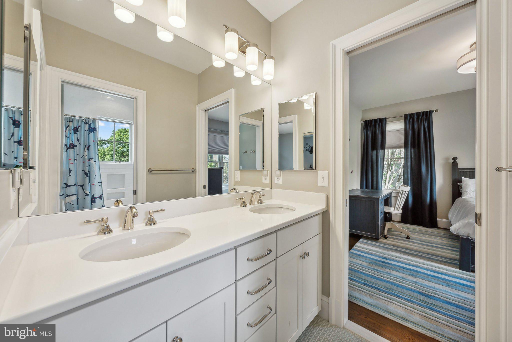 LYON VILLAGE - Residential