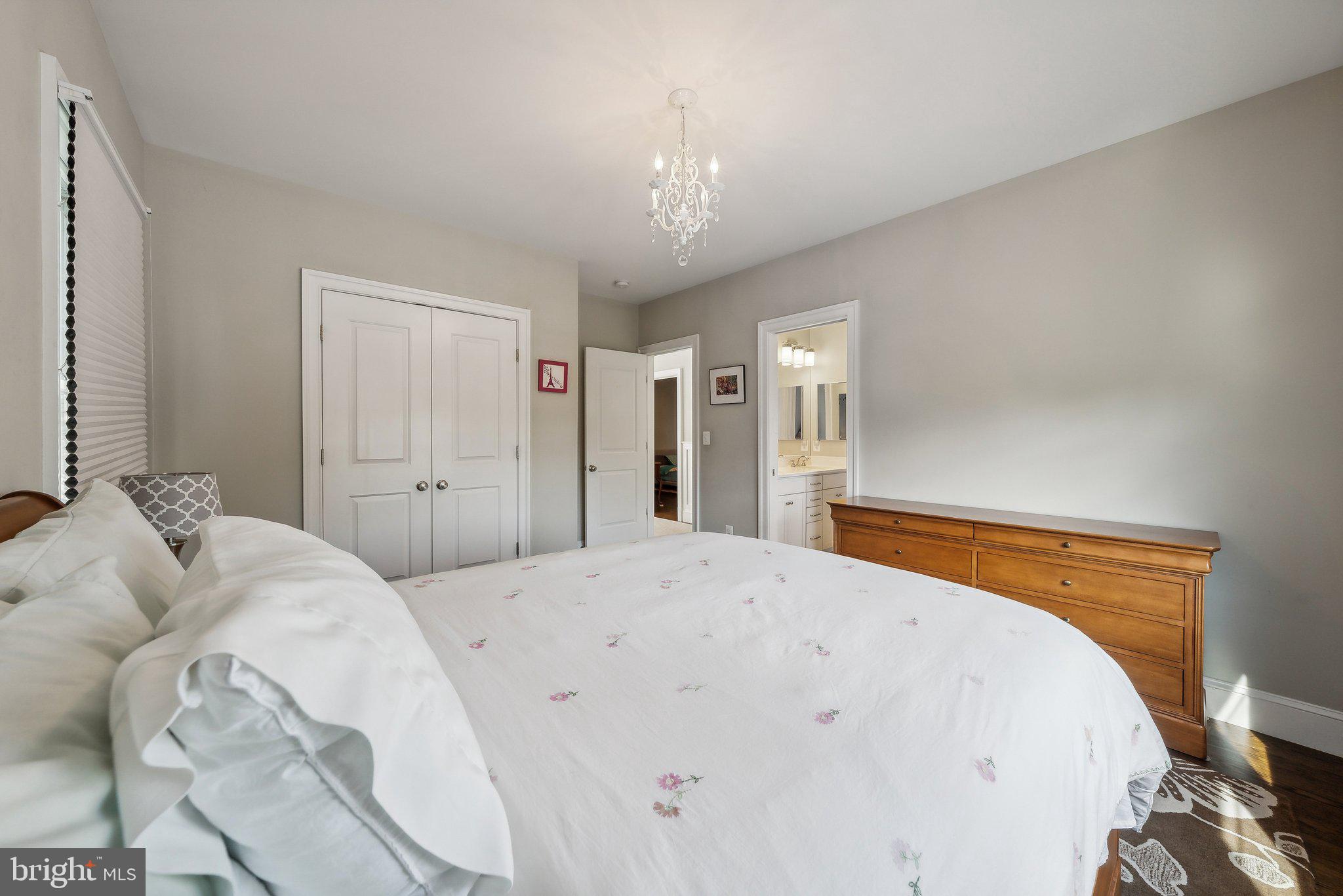 LYON VILLAGE - Residential