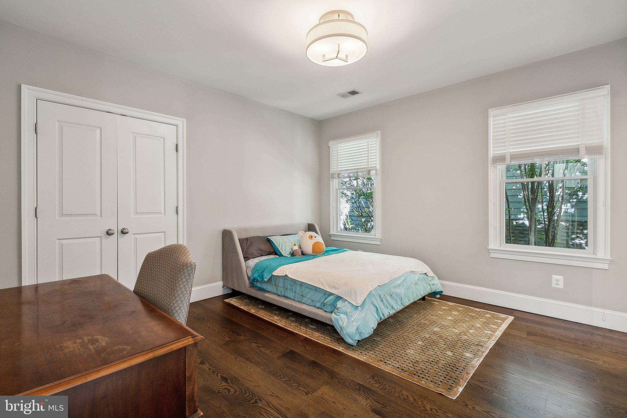 LYON VILLAGE - Residential