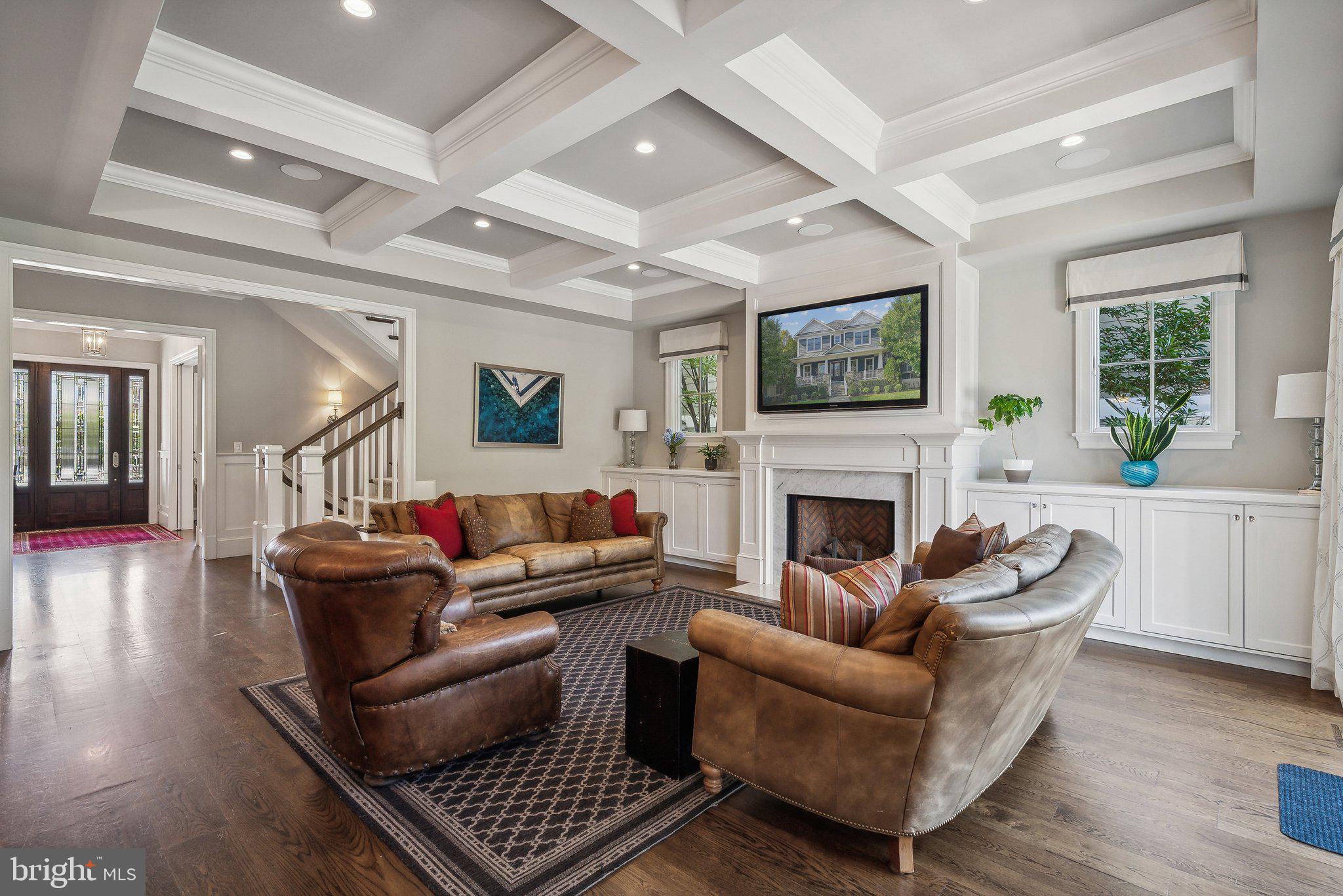 LYON VILLAGE - Residential