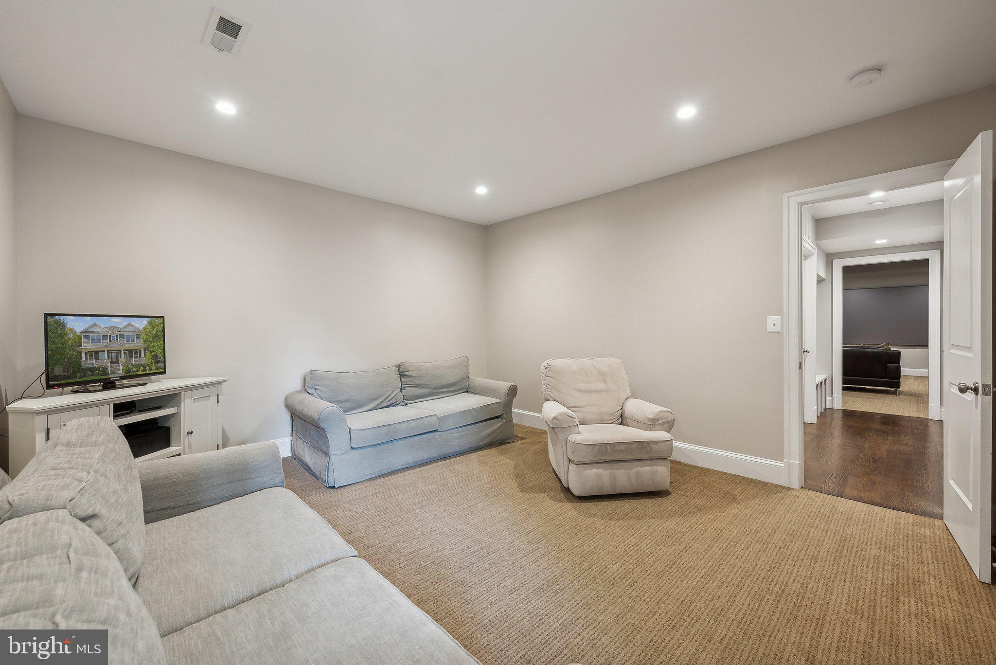 LYON VILLAGE - Residential