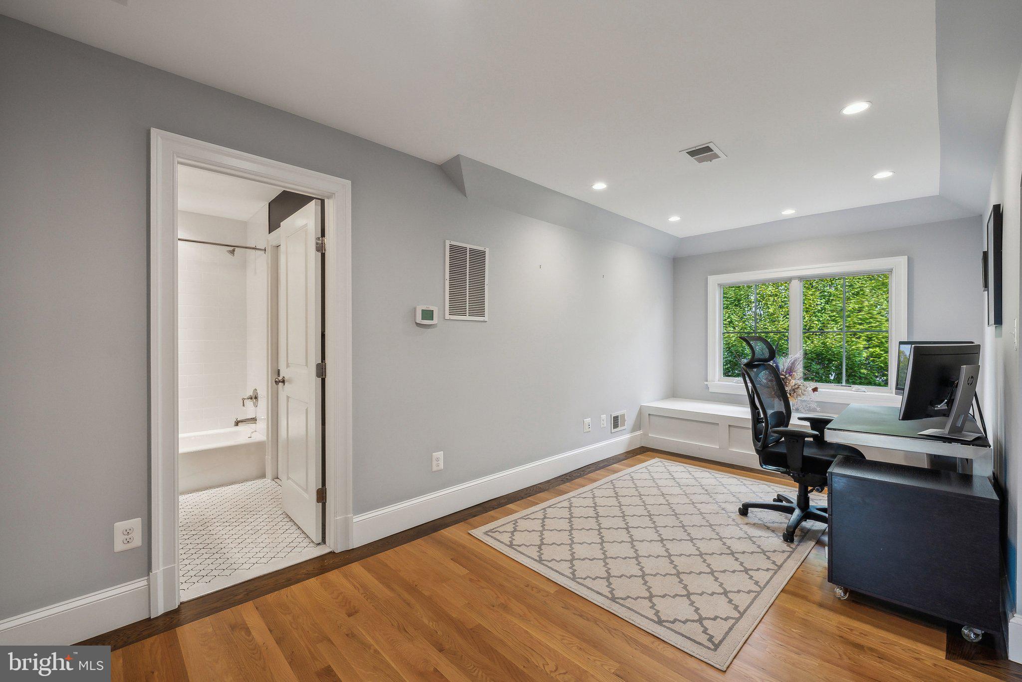 LYON VILLAGE - Residential