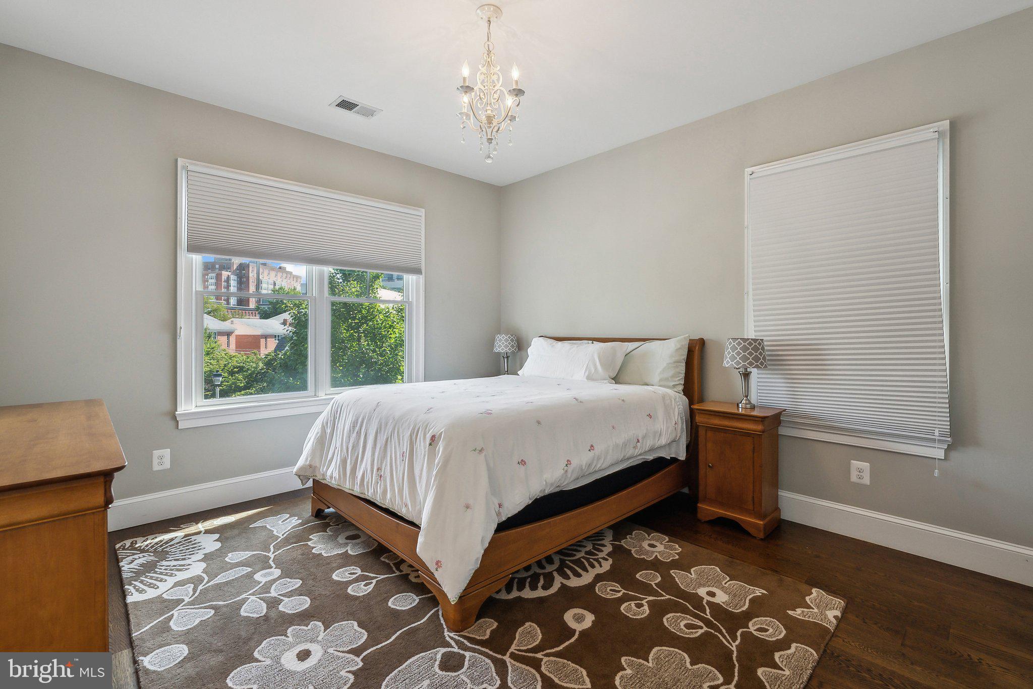 LYON VILLAGE - Residential