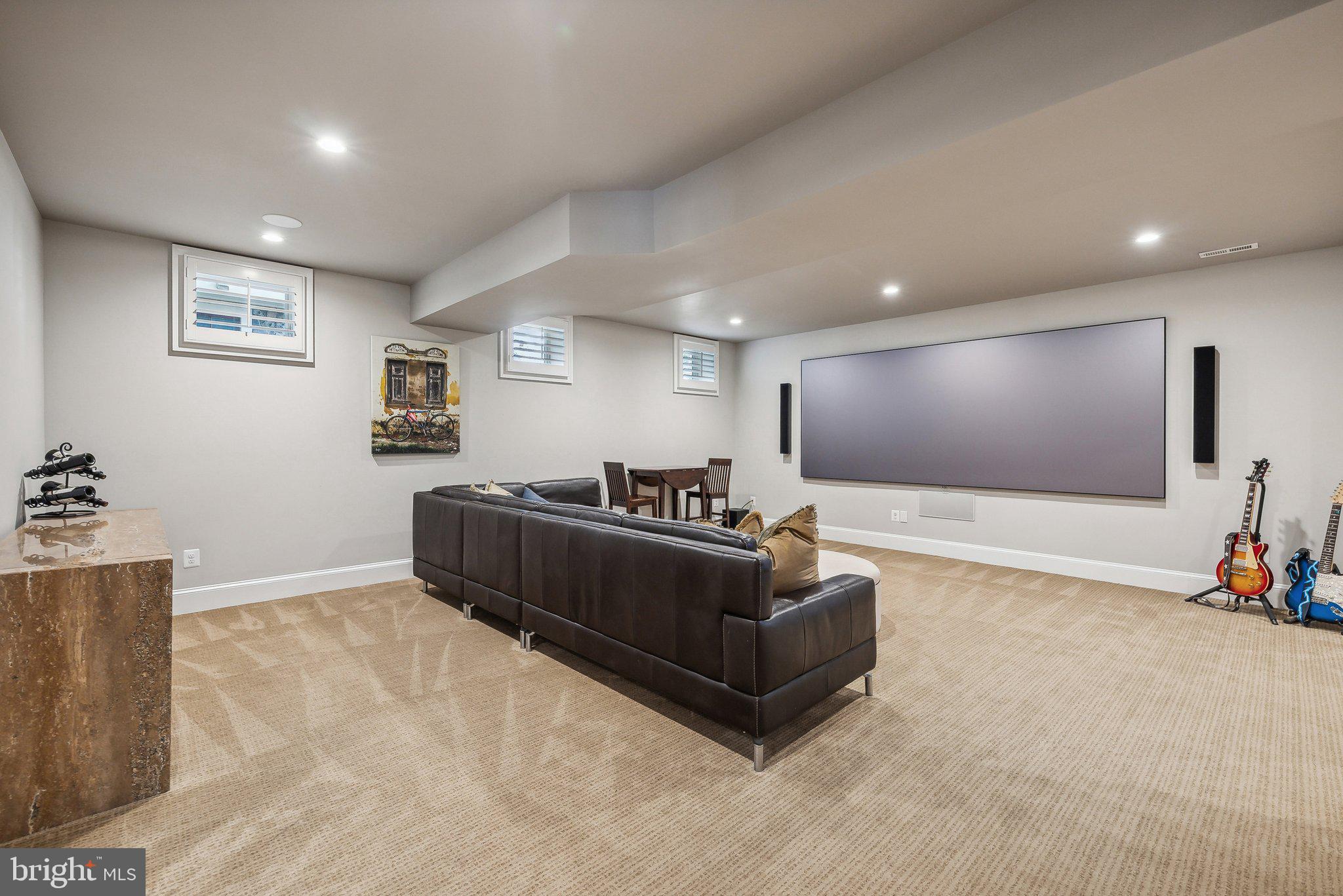 LYON VILLAGE - Residential