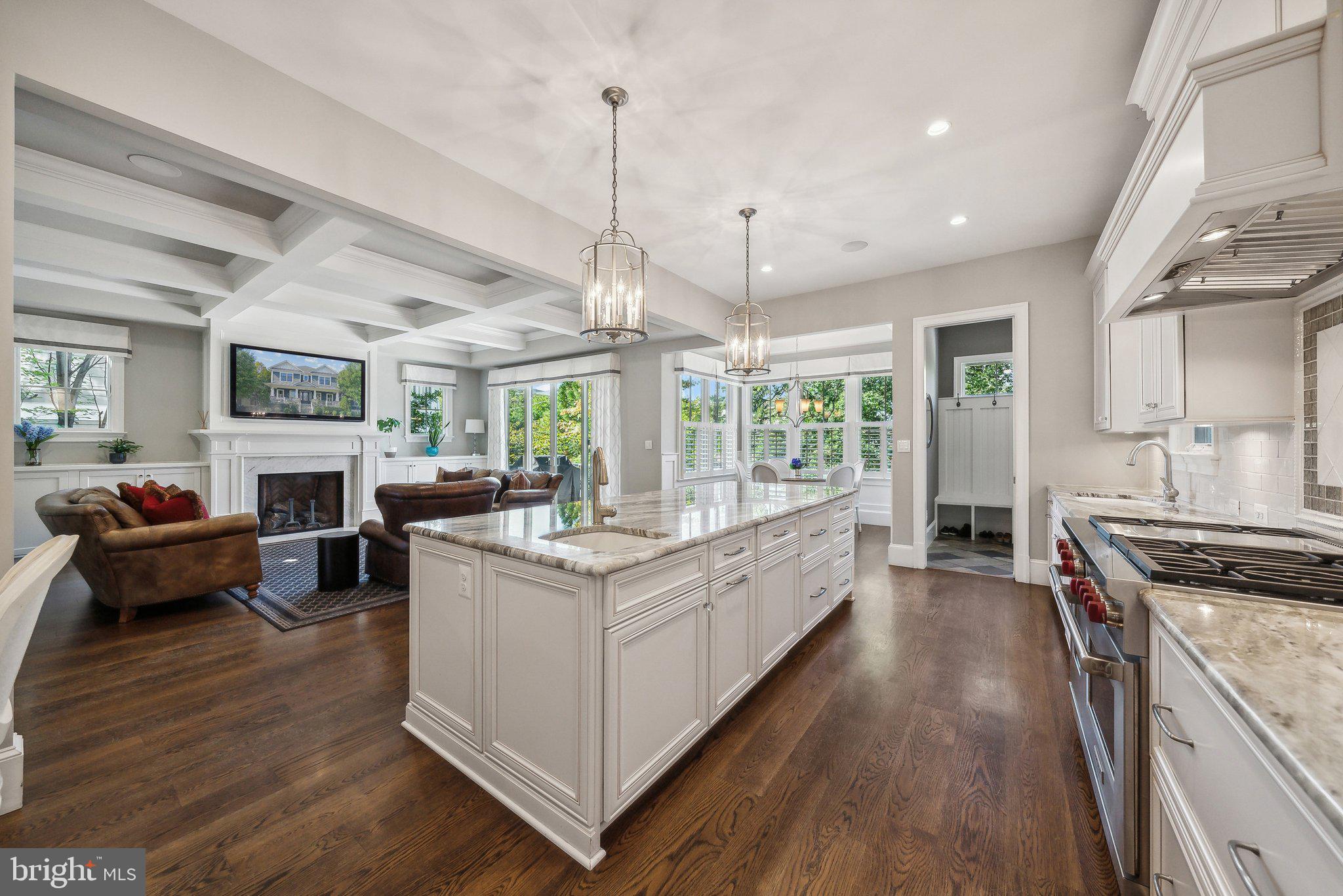 LYON VILLAGE - Residential