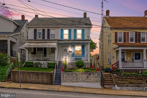 Townhouse For Sale - 110 S Charles Street<br/> RED LION, PA 17356