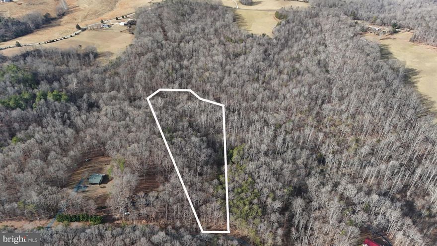 Unlock the potential of this 5.08-acre wooded parcel located in Lind Hill Estates. Characterized by mature
timber and a creek running along the rear boundary, this property offers a peaceful retreat for those
seeking privacy and a connection to nature. Seller open to seller financing for qualified buyers.