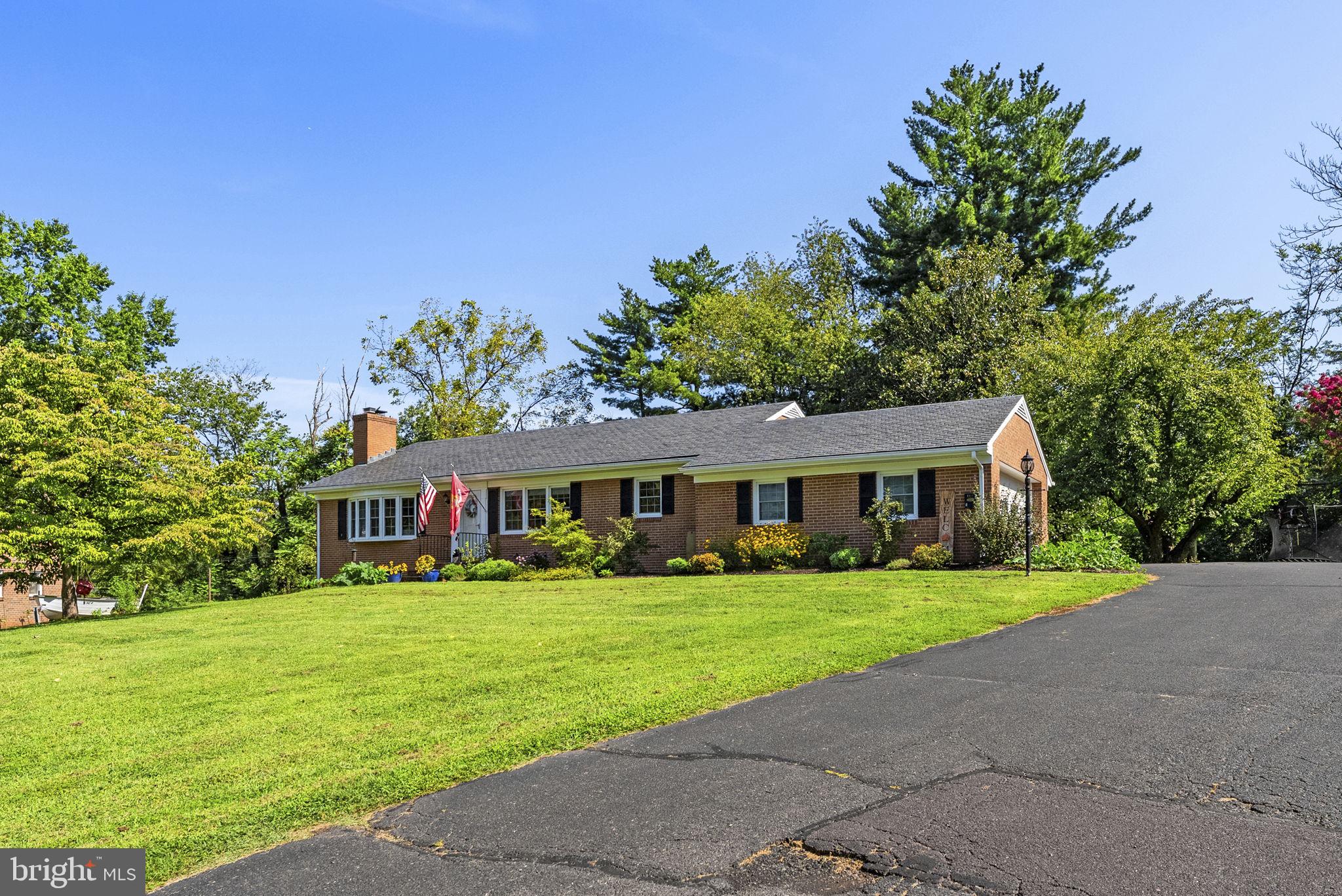 1121 OAKLAWN DRIVE