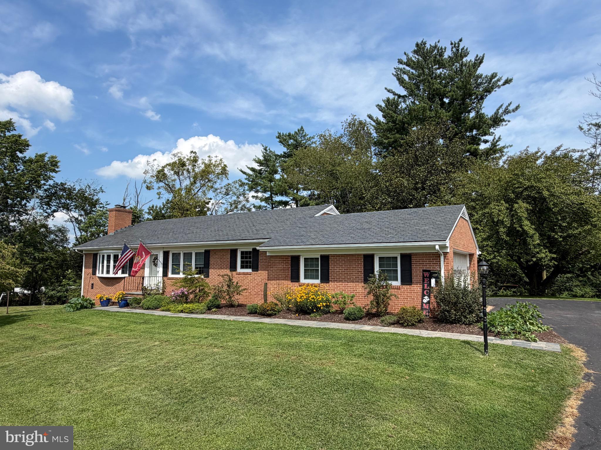 1121 OAKLAWN DRIVE