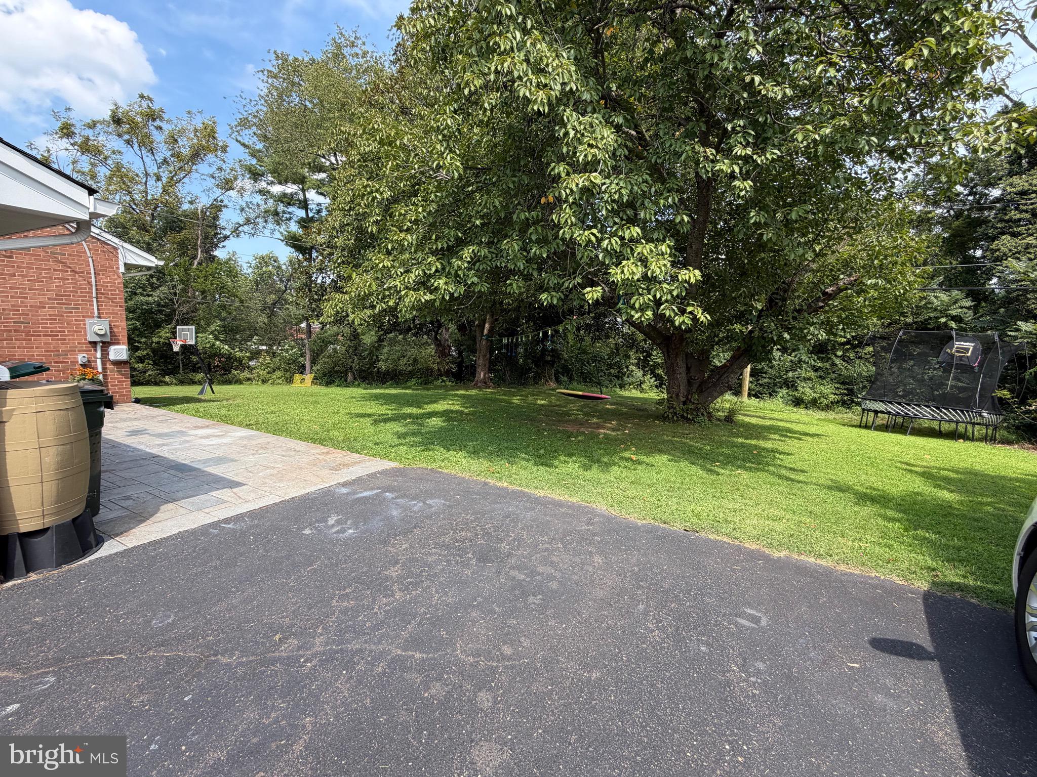 1121 OAKLAWN DRIVE