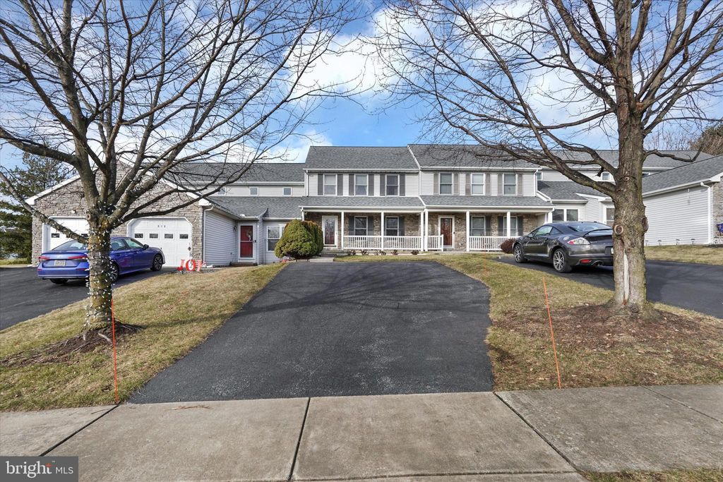 Photo of 514 MEADOWLARK LN, MANHEIM, PA 17545 (MLS # PALA2029372)