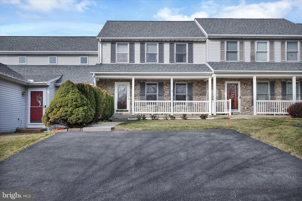 Photo of 514 MEADOWLARK LN, MANHEIM, PA 17545 (MLS # PALA2029372)