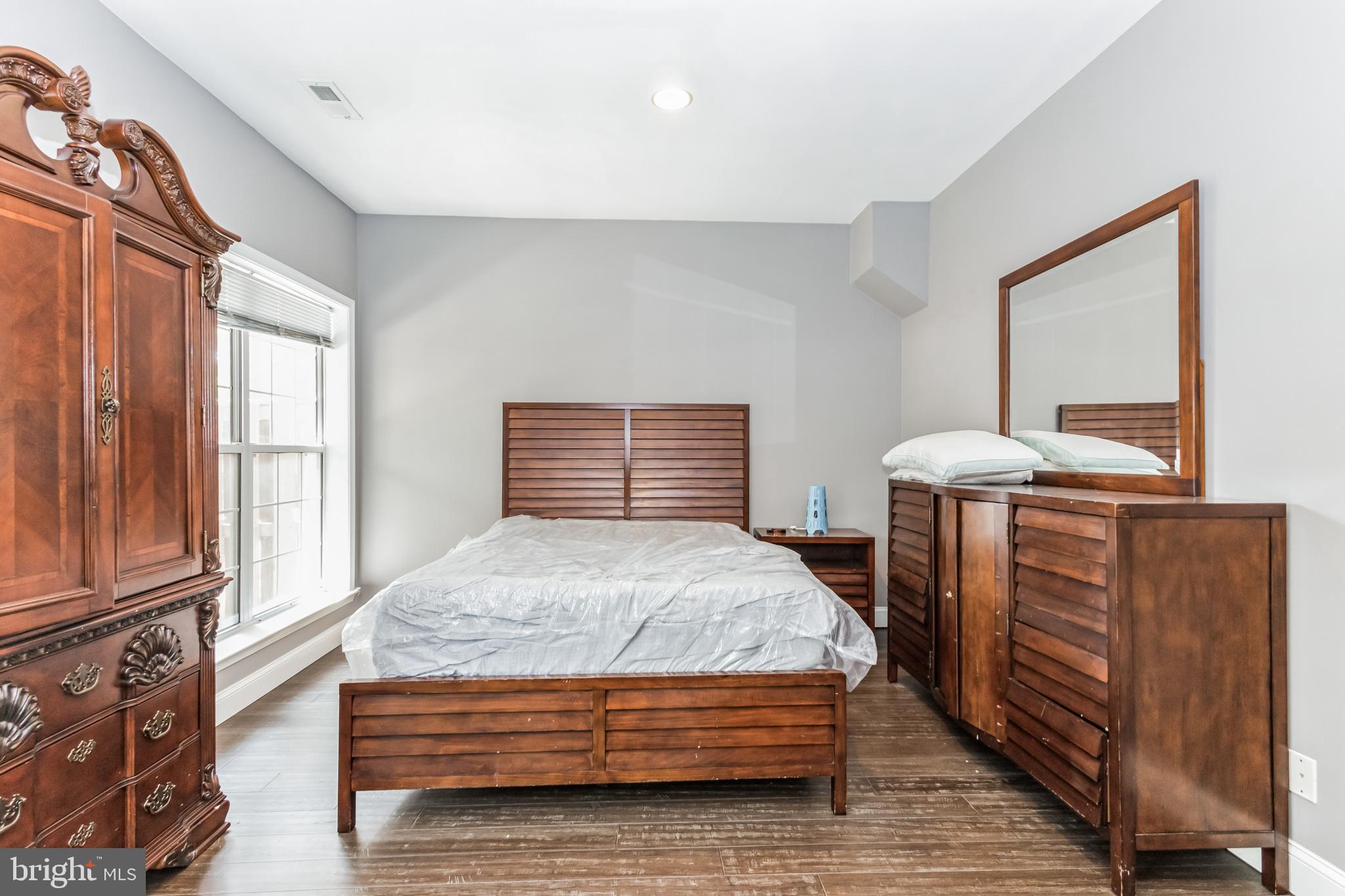 PARKWAY PLAZA - Residential