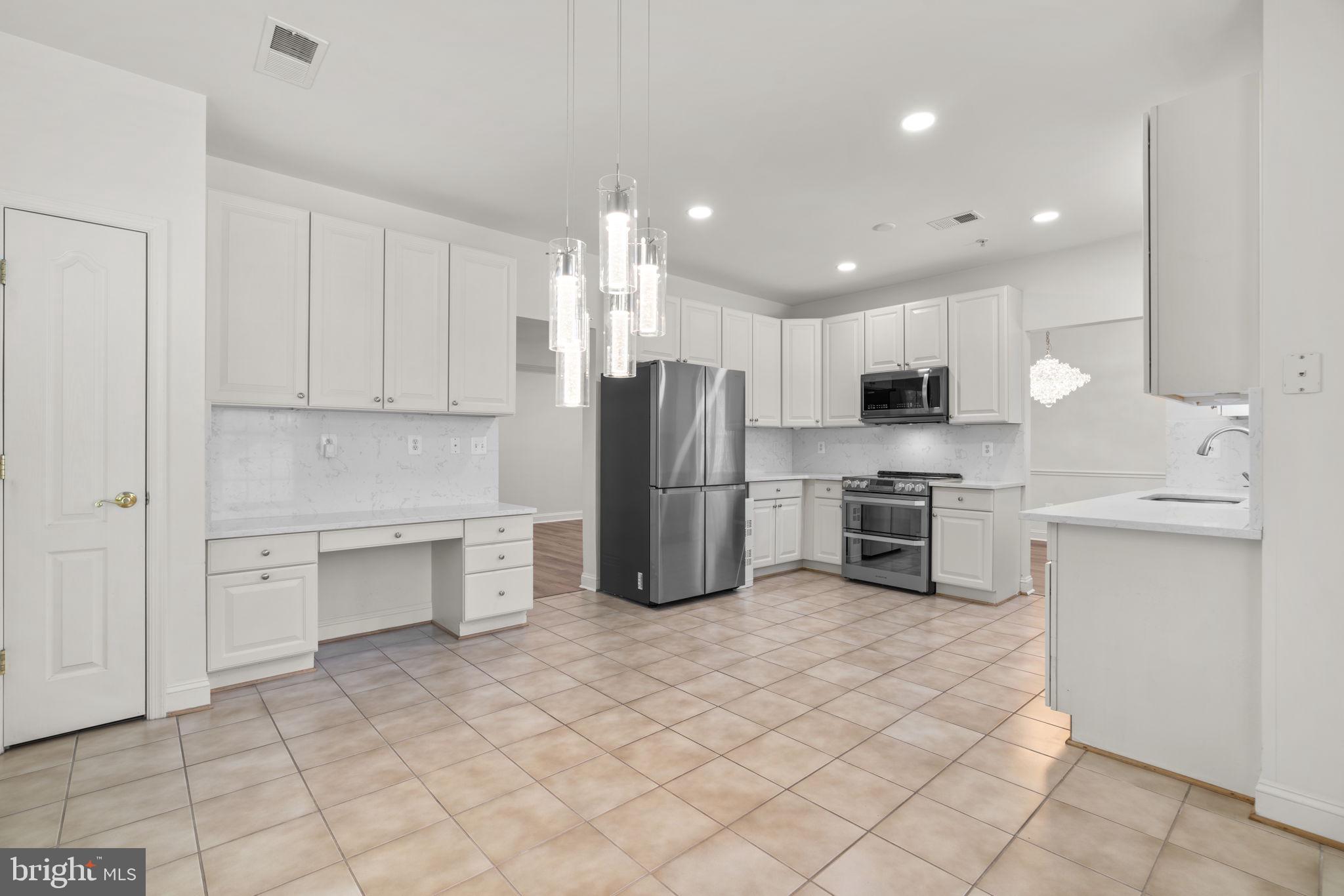 FIELDSTONE AT RIVER HILL - Residential