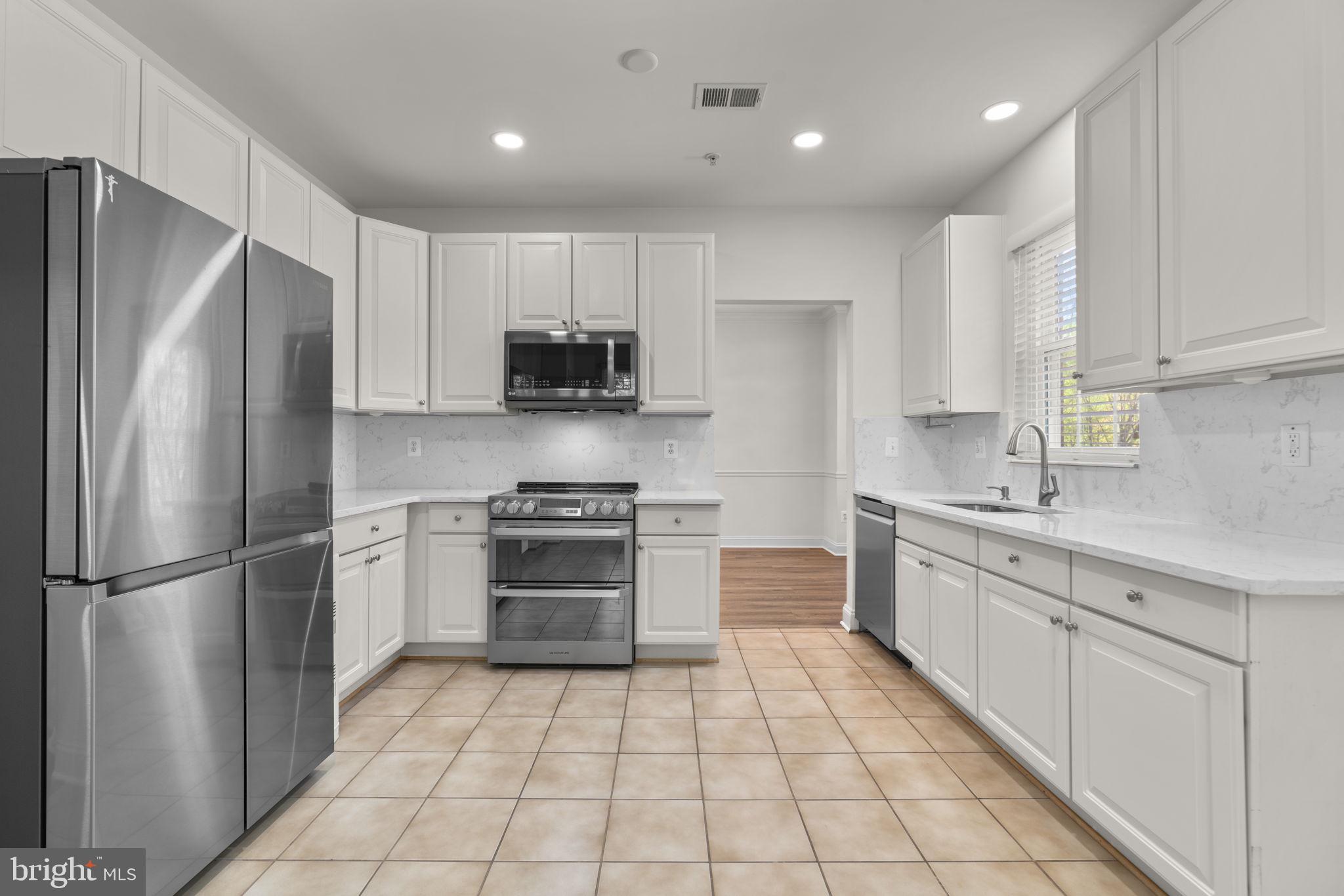 FIELDSTONE AT RIVER HILL - Residential