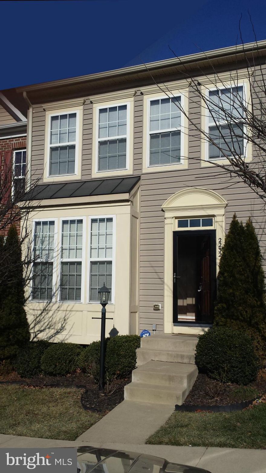 Fantastic like new town home close in to 95 and shopping.  Hardwood on main level.  Great kitchen with granite counters open to the family room and door to large deck for entertaining.  Big master bdrm and bath with sep shower and soaker tub.  Fully finished basement with ntcbdrm and full bath. Nice walk up from basement for easier moving of furniture. Available imediately!