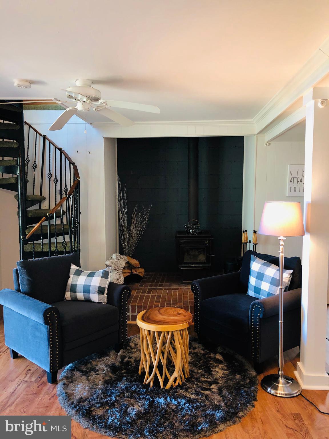 LAKE LAND OR - Residential Lease