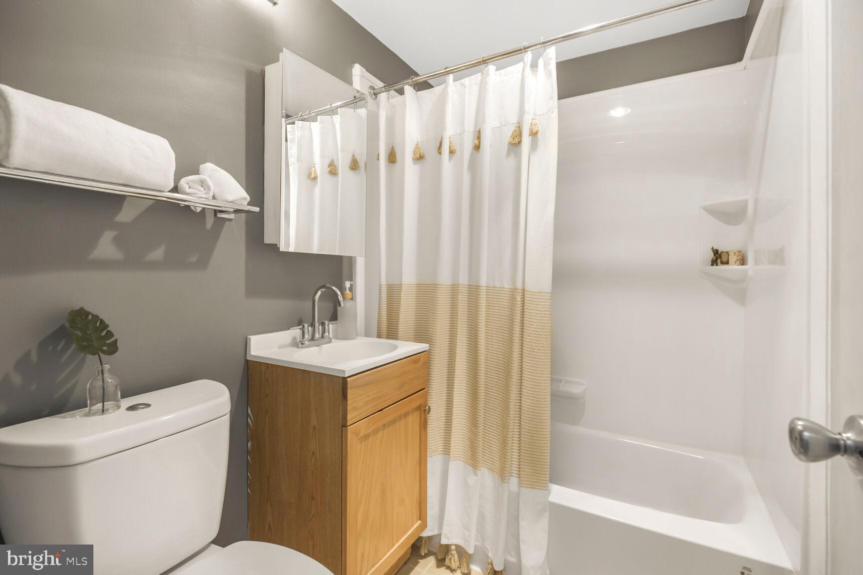 FORTY SIX HUNDRED - Residential