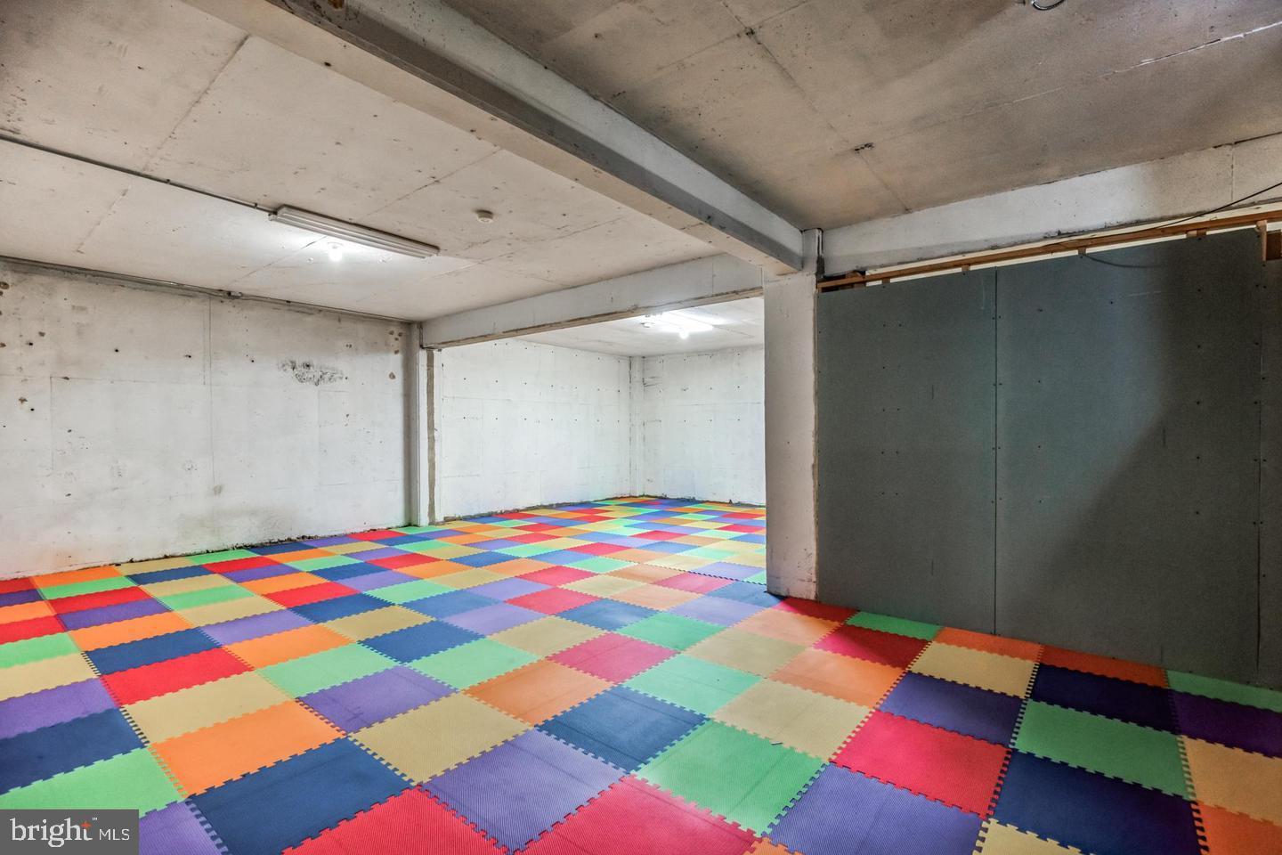 FORTY SIX HUNDRED - Residential