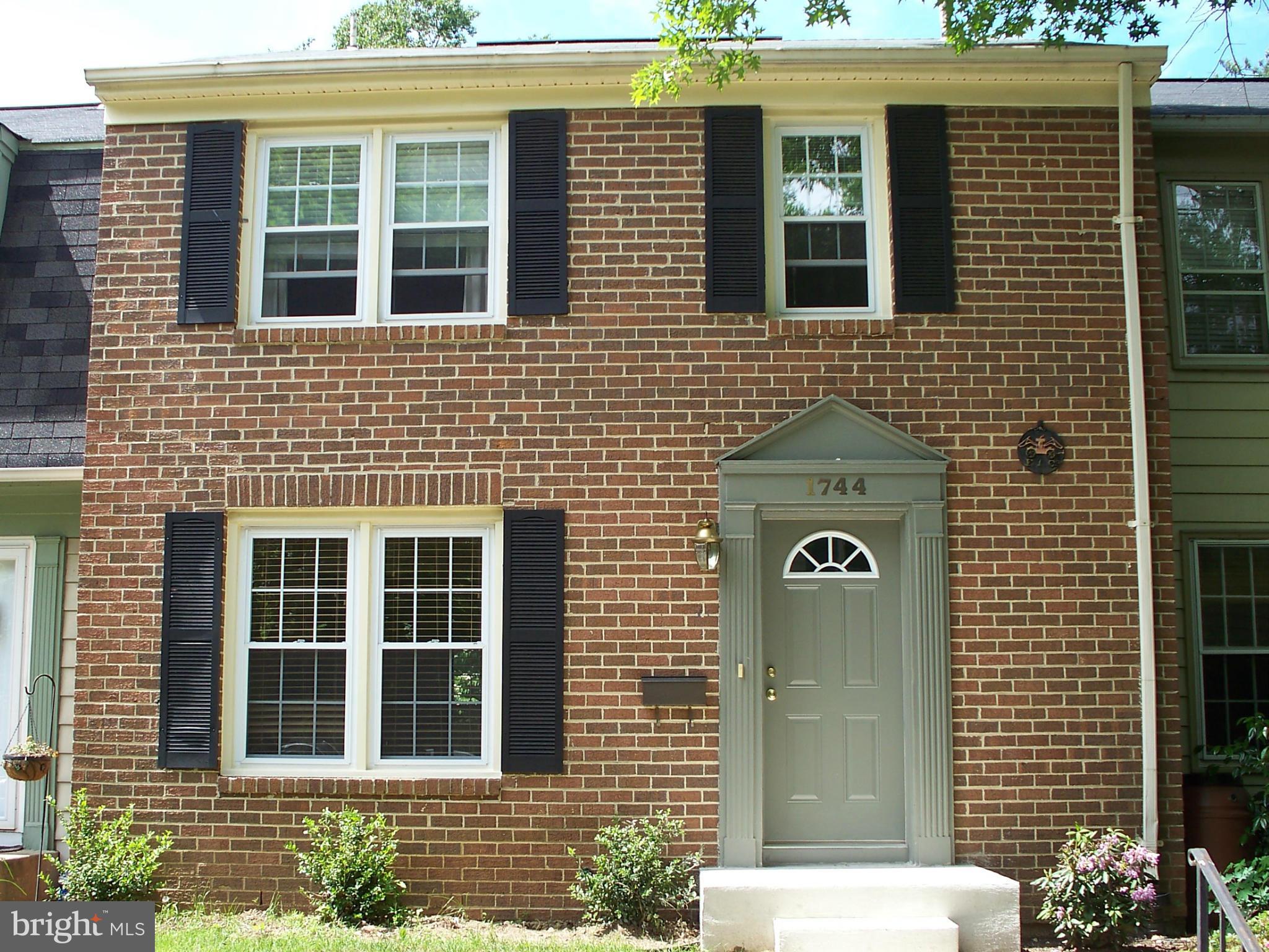 CROFTON COMMONS - Residential Lease