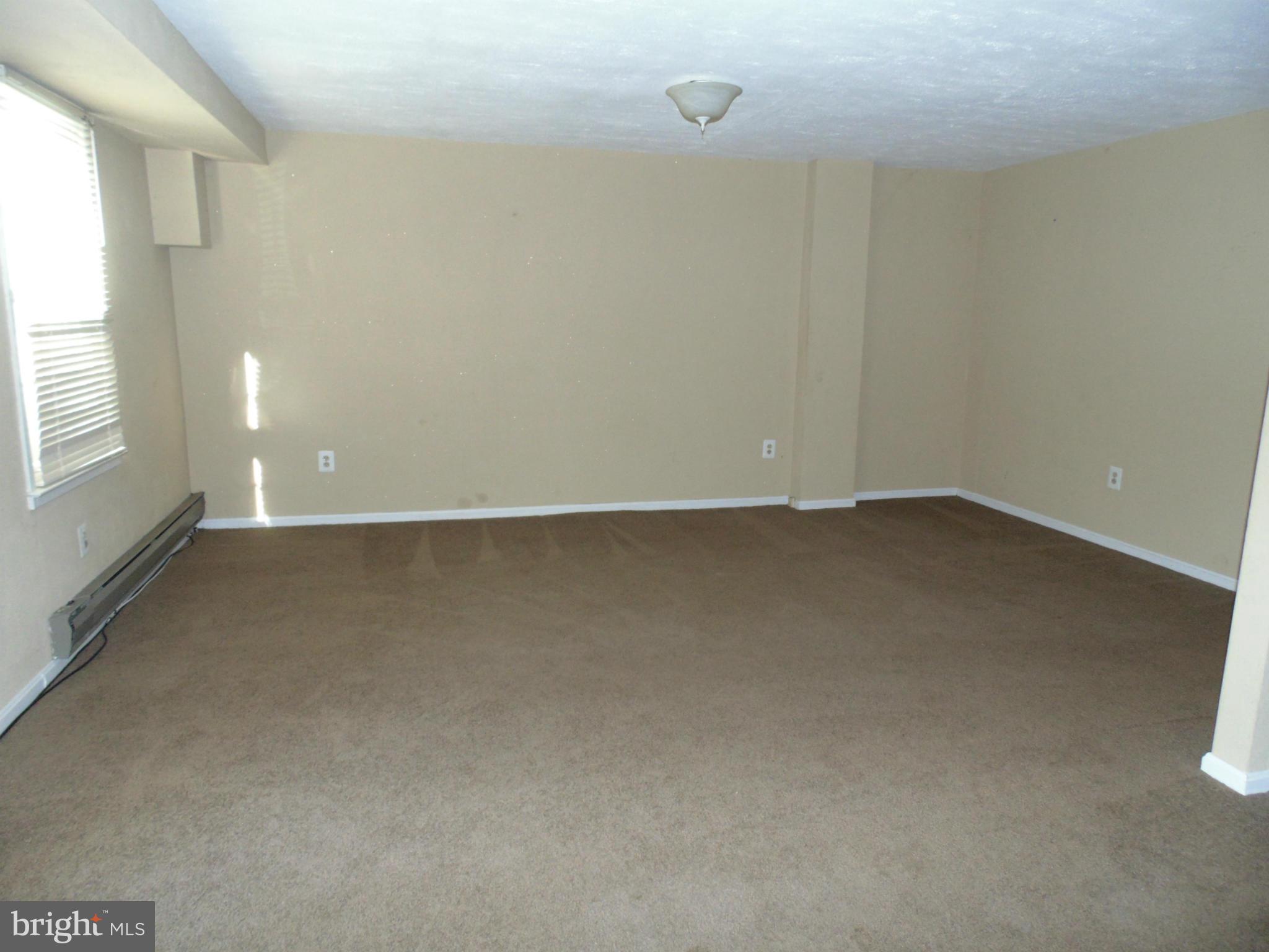 CROFTON COMMONS - Residential Lease