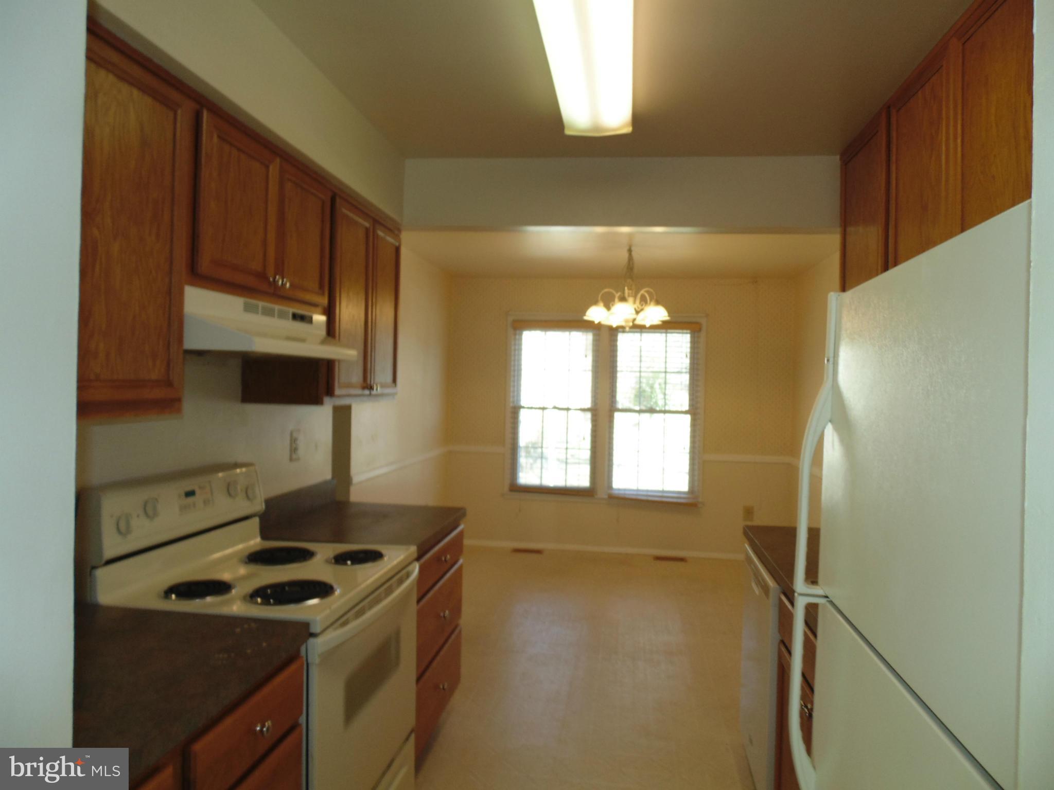 CROFTON COMMONS - Residential Lease