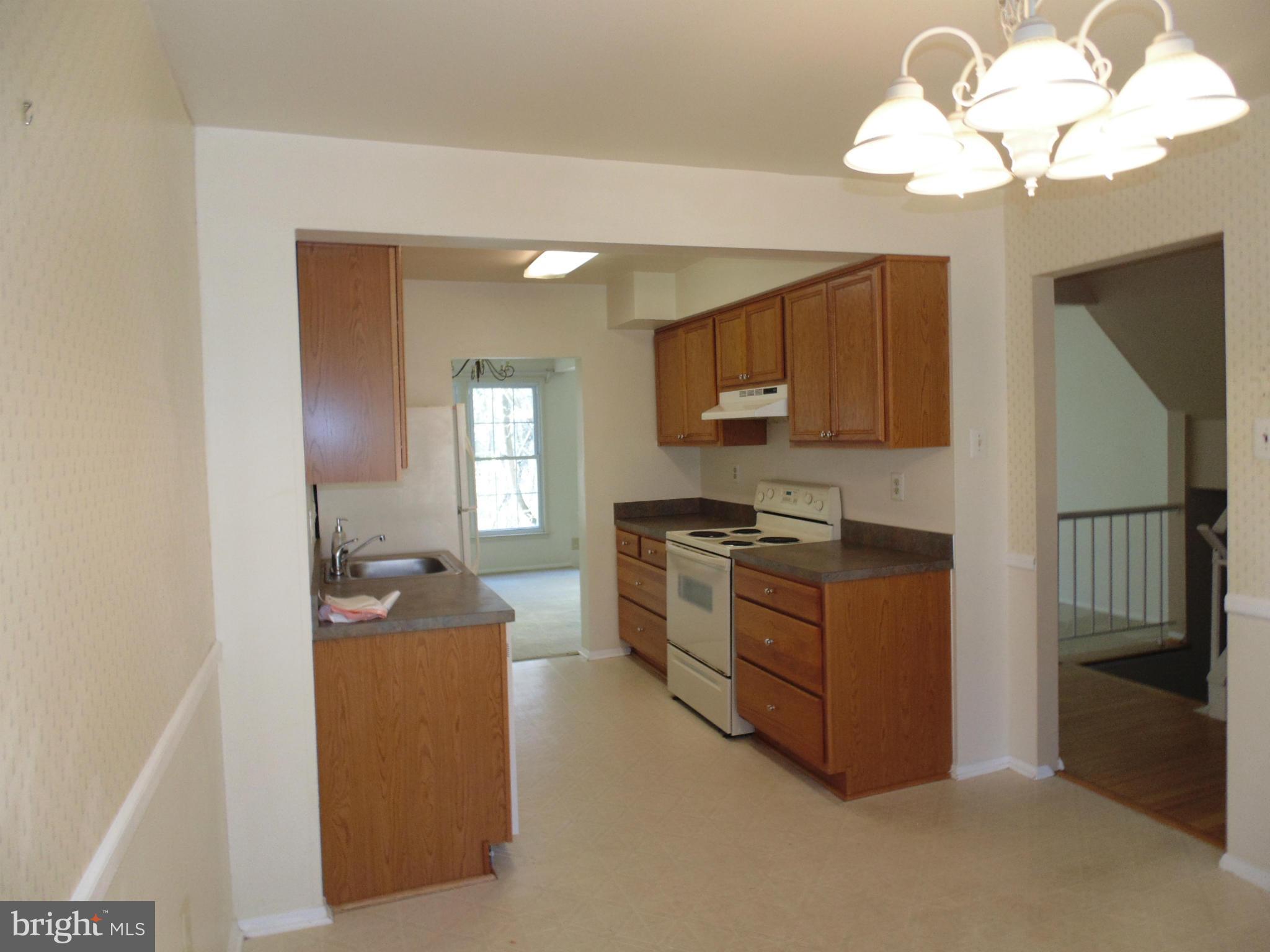 CROFTON COMMONS - Residential Lease