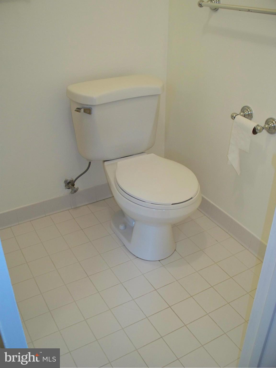 CROFTON COMMONS - Residential Lease