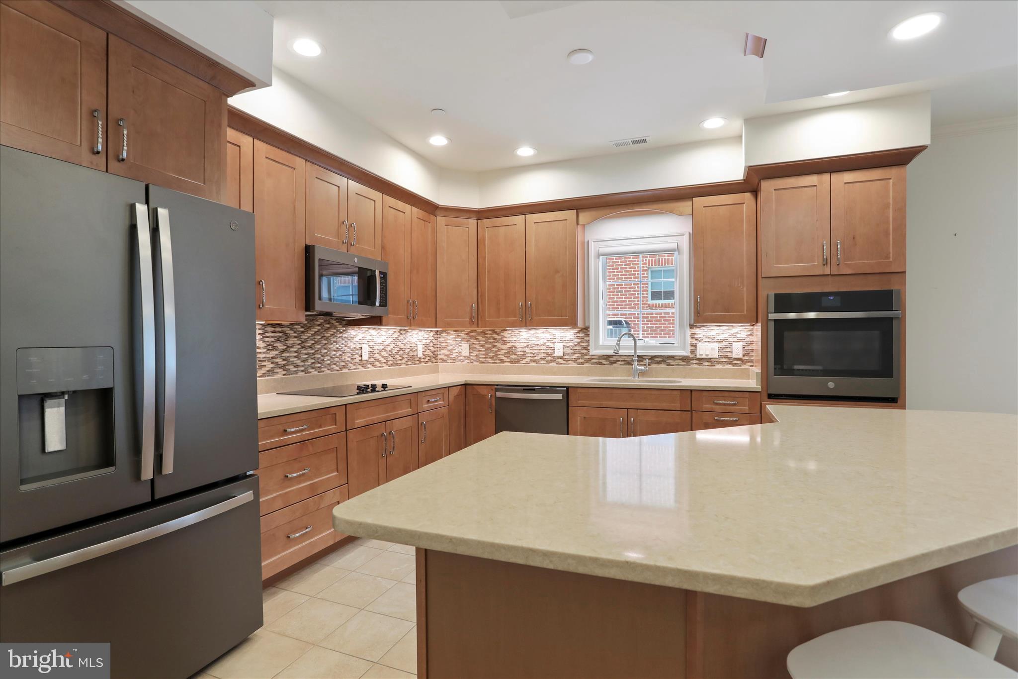 EMERALD POINTE - Residential