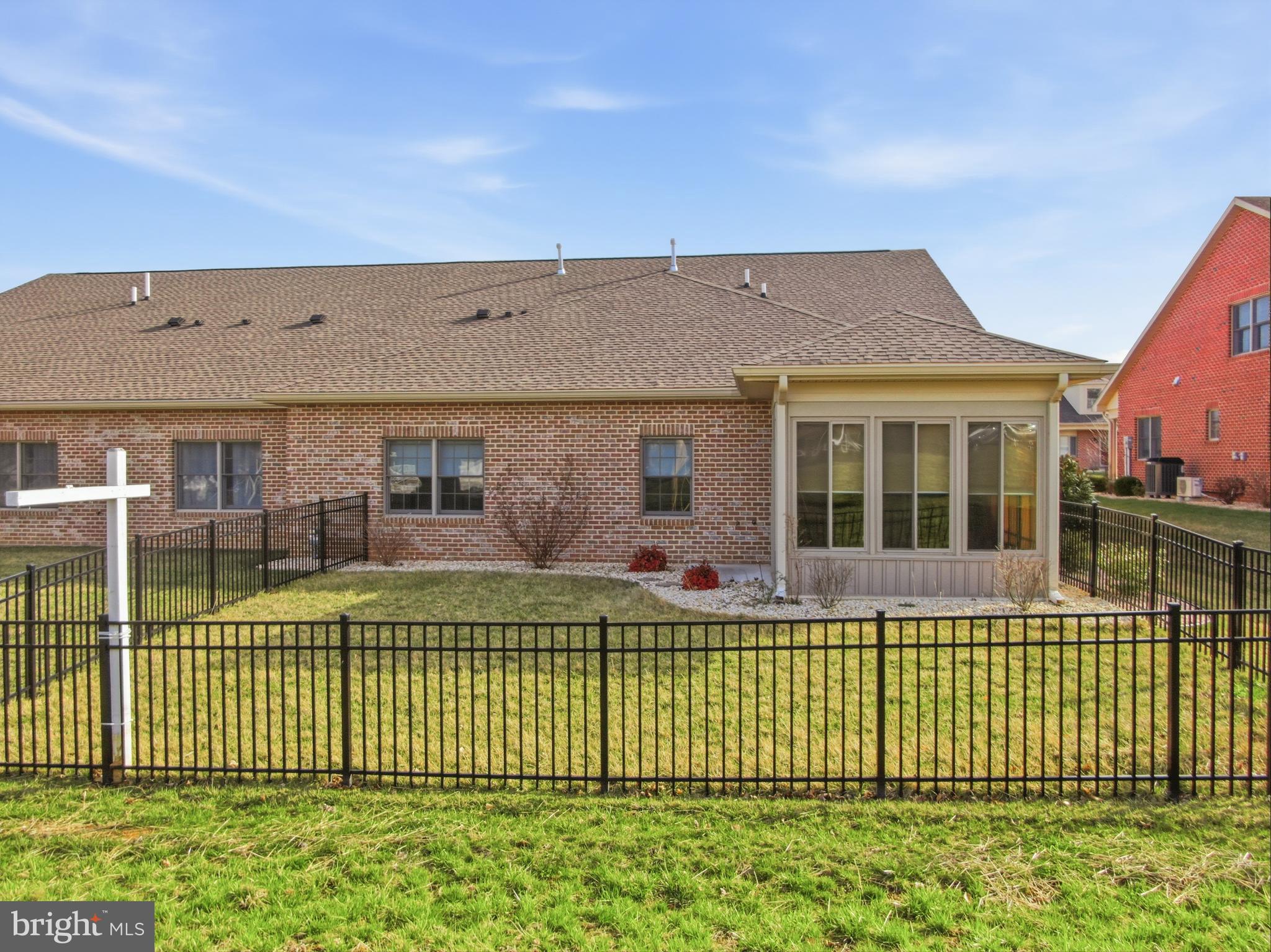 EMERALD POINTE - Residential