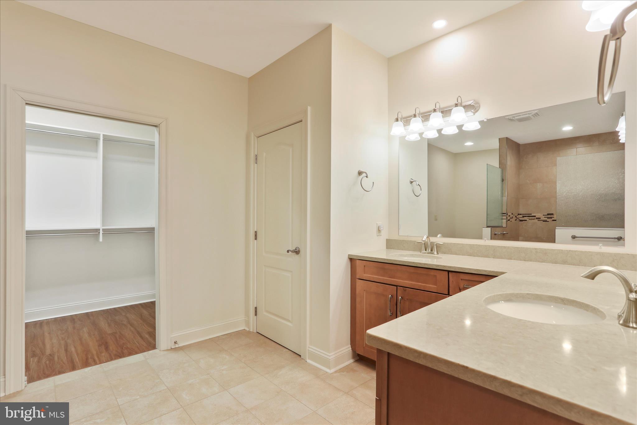 EMERALD POINTE - Residential