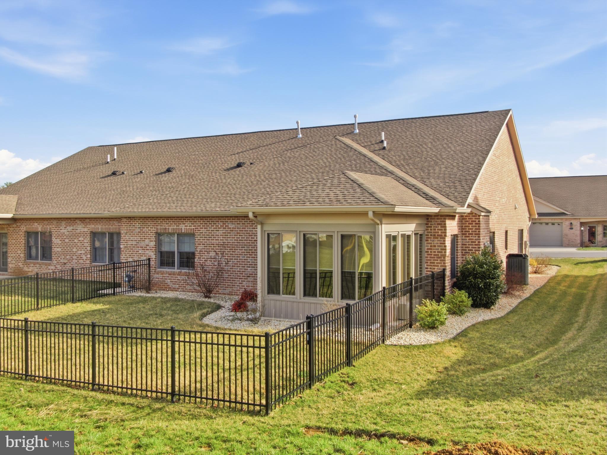 EMERALD POINTE - Residential